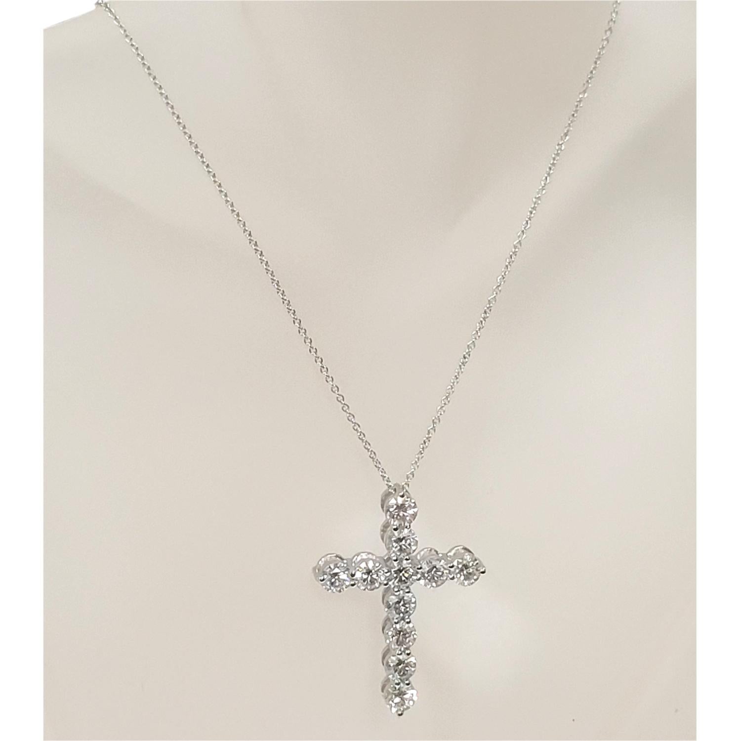 14K Gold Beautiful Cross Pendant with 11 perfectly matched Round Brilliant Diamonds with total weight of 5.07 Ct .
Size 25 mm x 35 mm .
Metal: 14K Yellow Gold 5.9 gr.
Round diamonds: 11x4.9 mm Shared Prong Set with total weight of 2.73 Ct.
Diamond