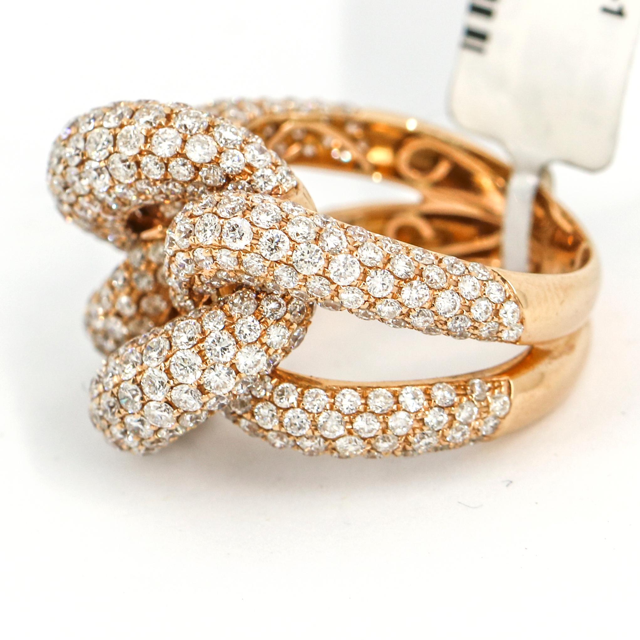 Round Cut 5.07 Carat 18 Karat Rose Gold Diamond Curb Link Band Ring For Sale