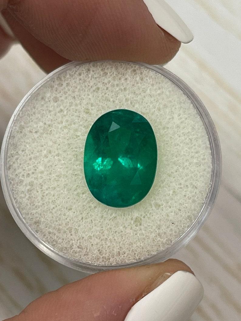 Esmeralda colombiana ovalada verde muzo certificada de 5,07 quilates - piedra de nacimiento de mayo Corte oval en venta