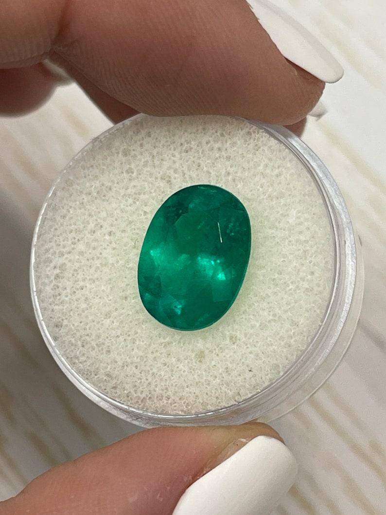 Esmeralda colombiana ovalada verde muzo certificada de 5,07 quilates - piedra de nacimiento de mayo en Nuevo estado para la venta en Jupiter, FL