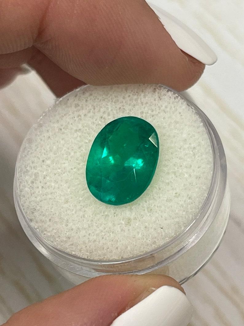 Femenino o masculino Esmeralda colombiana ovalada verde muzo certificada de 5,07 quilates - piedra de nacimiento de mayo en venta