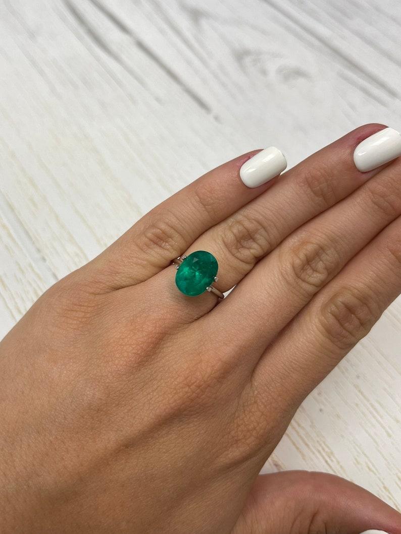 Esmeralda colombiana ovalada verde muzo certificada de 5,07 quilates - piedra de nacimiento de mayo en venta 2