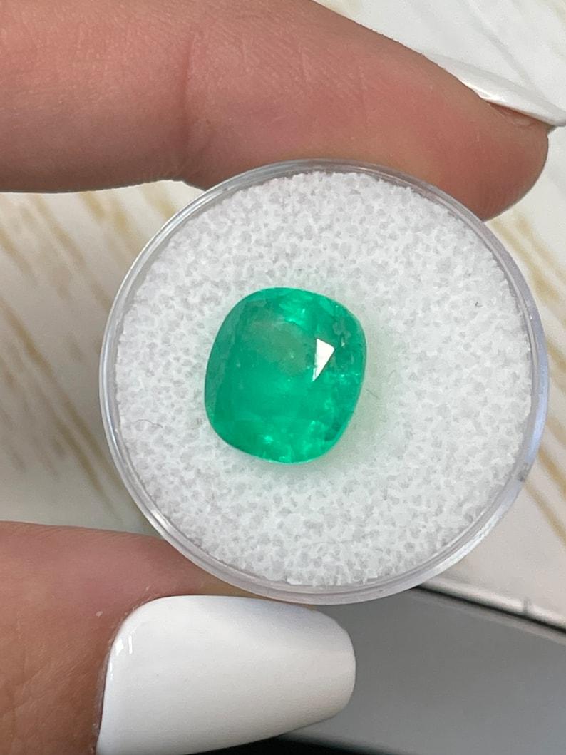 5.07 Carat Green Colombian Emerald - Cushion Cut May Birthstone Genuine Gem In New Condition For Sale In Jupiter, FL