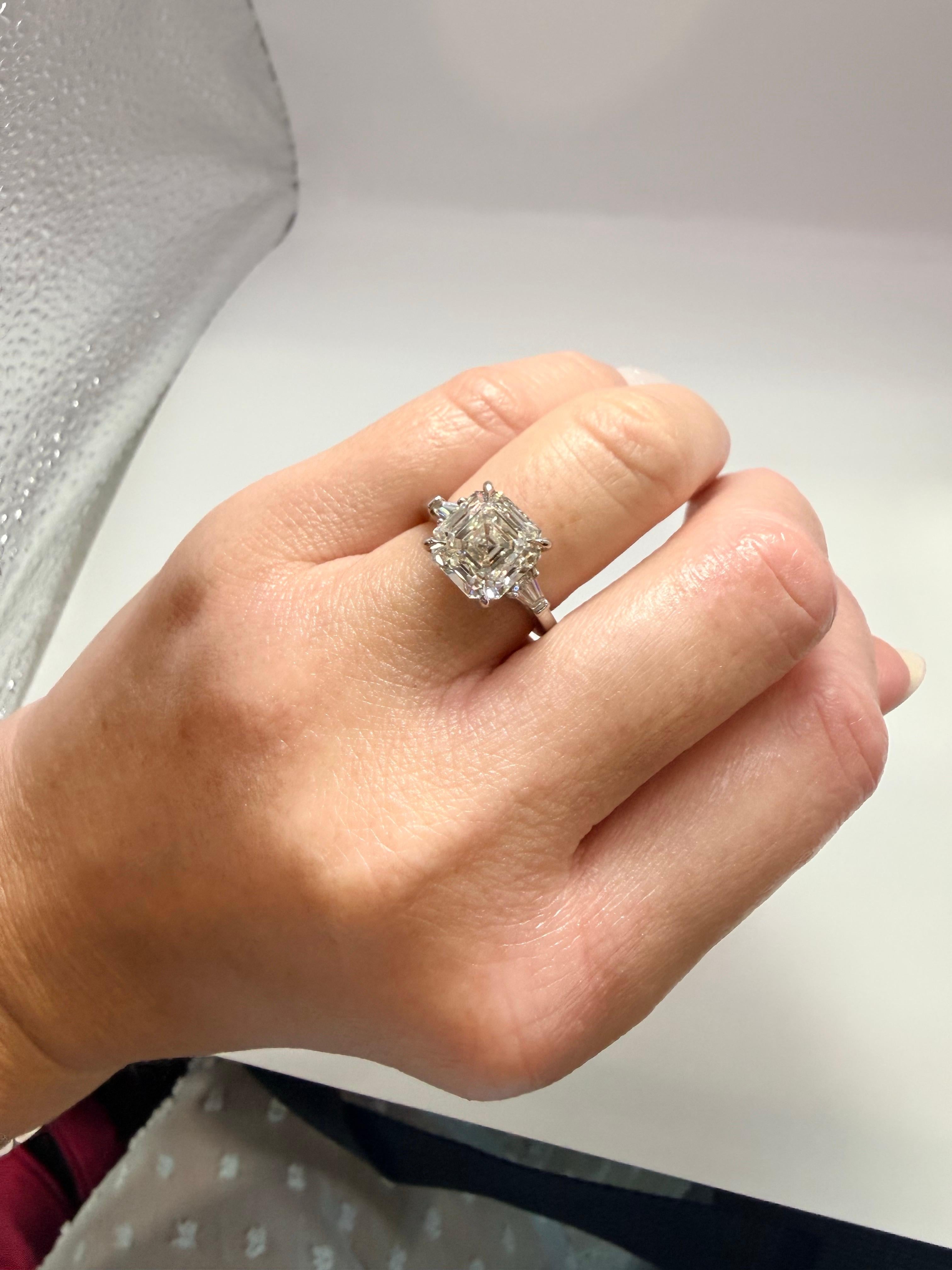 5,07 quilates Anillo de compromiso talla Asscher platino en Nuevo estado para la venta en Boca Raton, FL