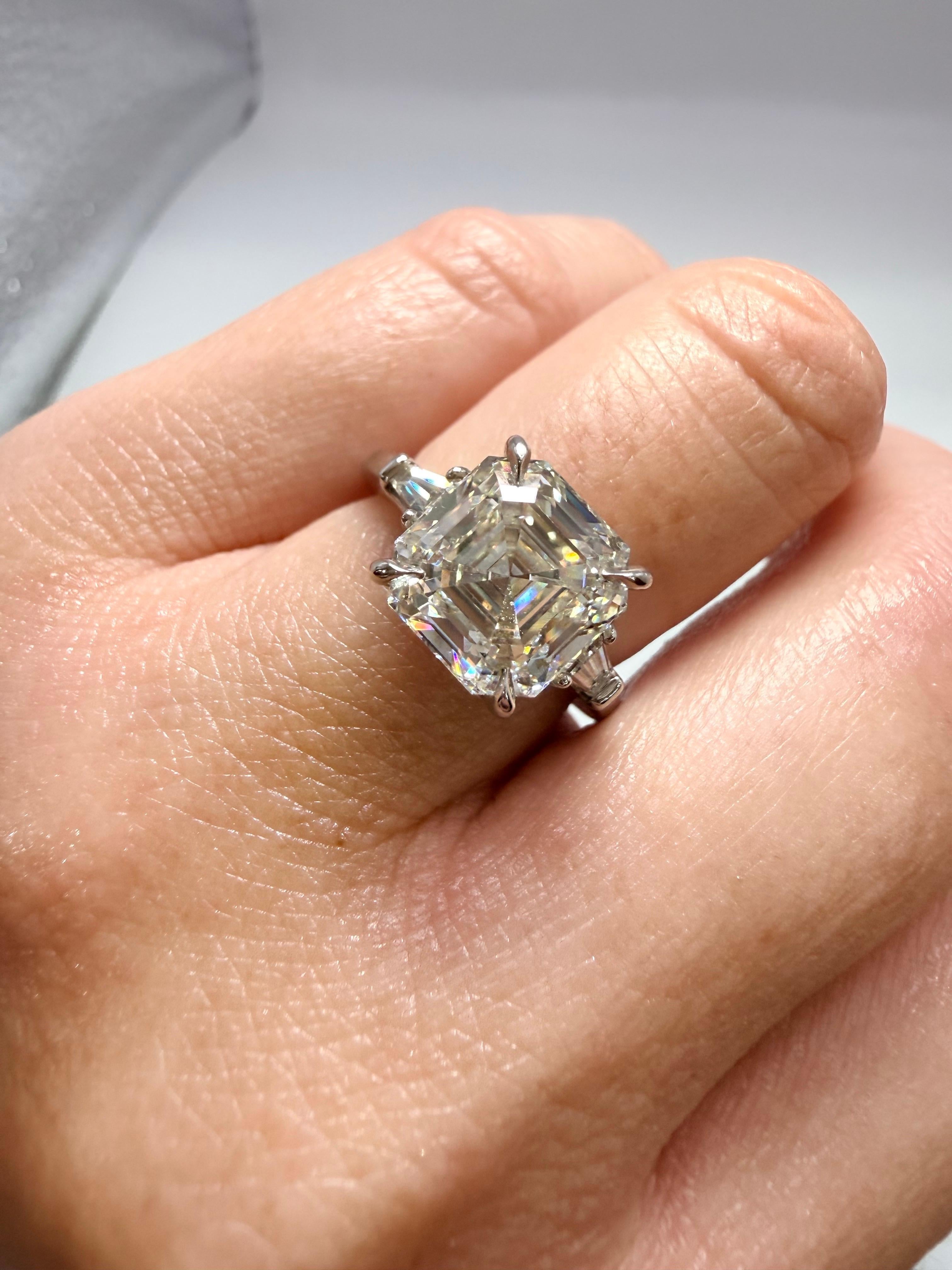 Femenino o masculino 5,07 quilates Anillo de compromiso talla Asscher platino en venta