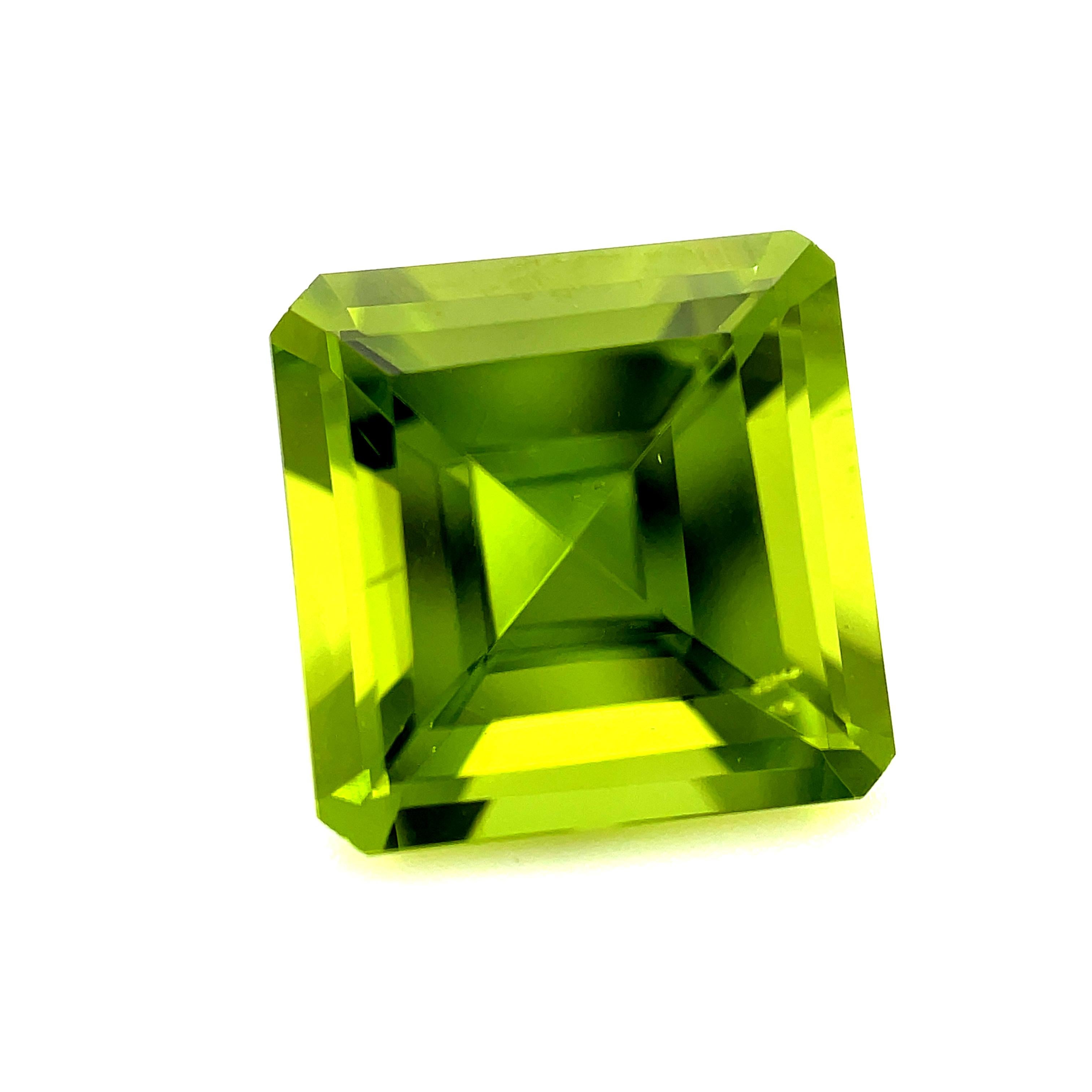 5,07 Karat Apfelgrüner Peridot Quadrat, ungefasster loser 3-Stein-Ring-Anhänger Edelstein (Kunsthandwerker*in)