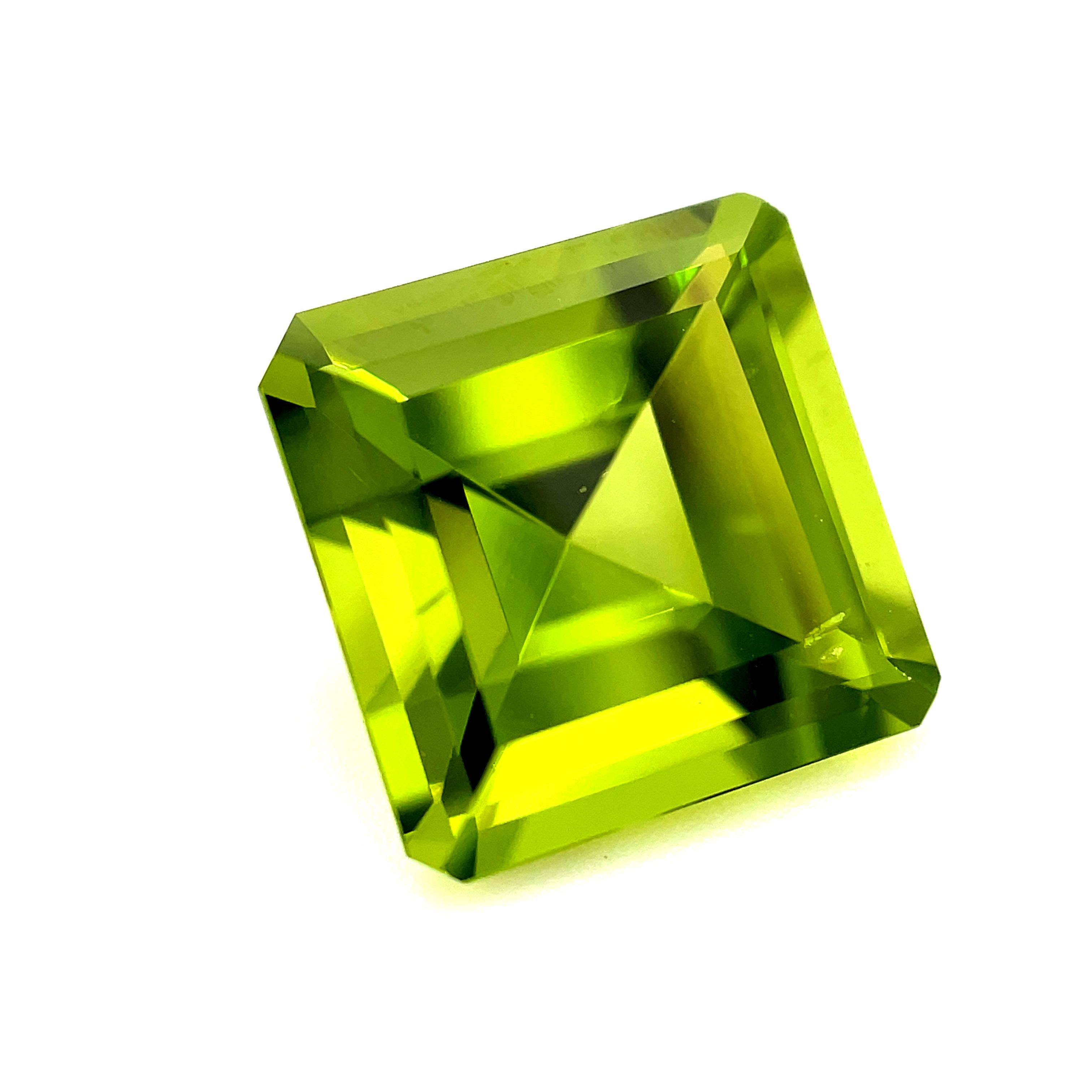 5,07 Karat Apfelgrüner Peridot Quadrat, ungefasster loser 3-Stein-Ring-Anhänger Edelstein im Zustand „Neu“ in Los Angeles, CA