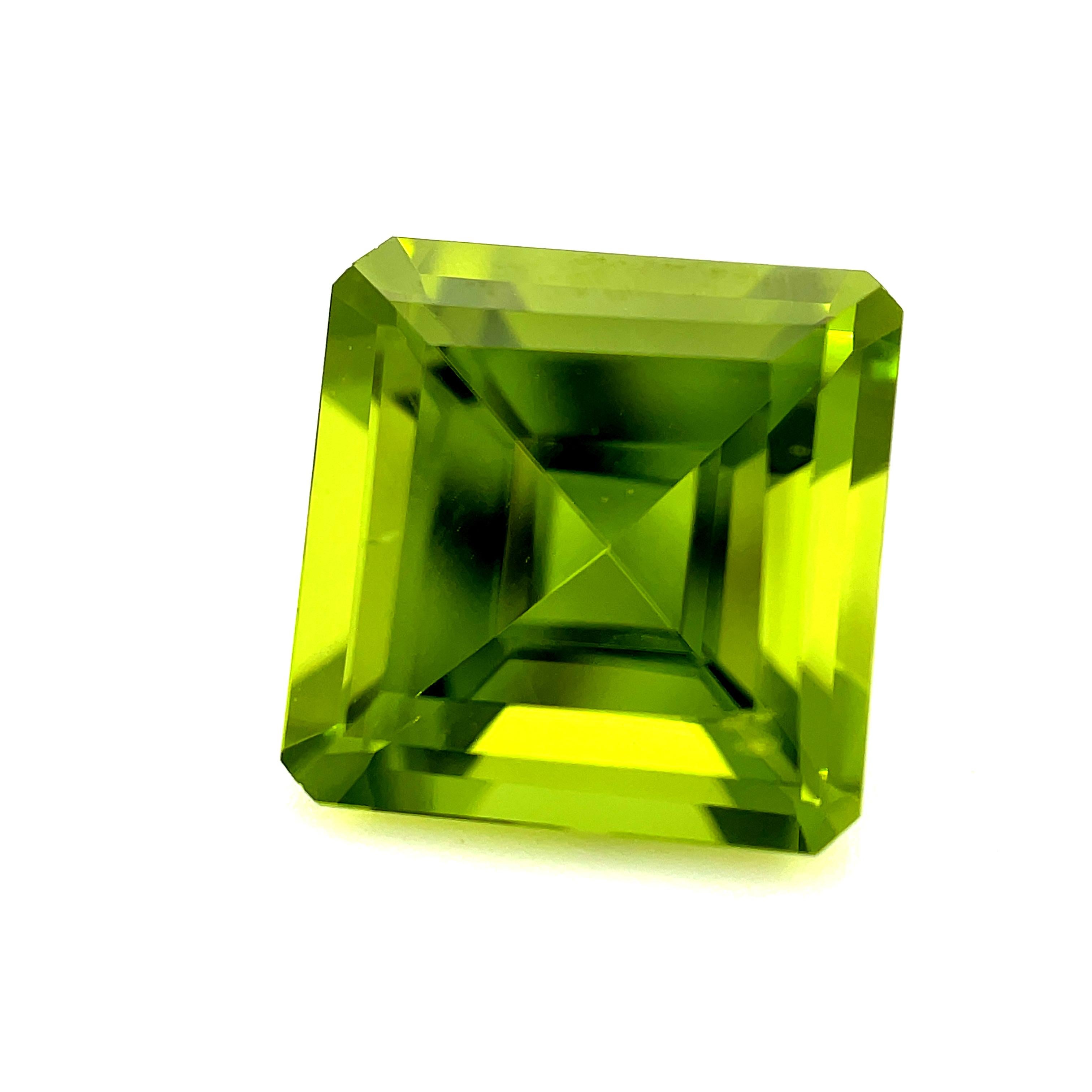 5,07 Karat Apfelgrüner Peridot Quadrat, ungefasster loser 3-Stein-Ring-Anhänger Edelstein für Damen oder Herren