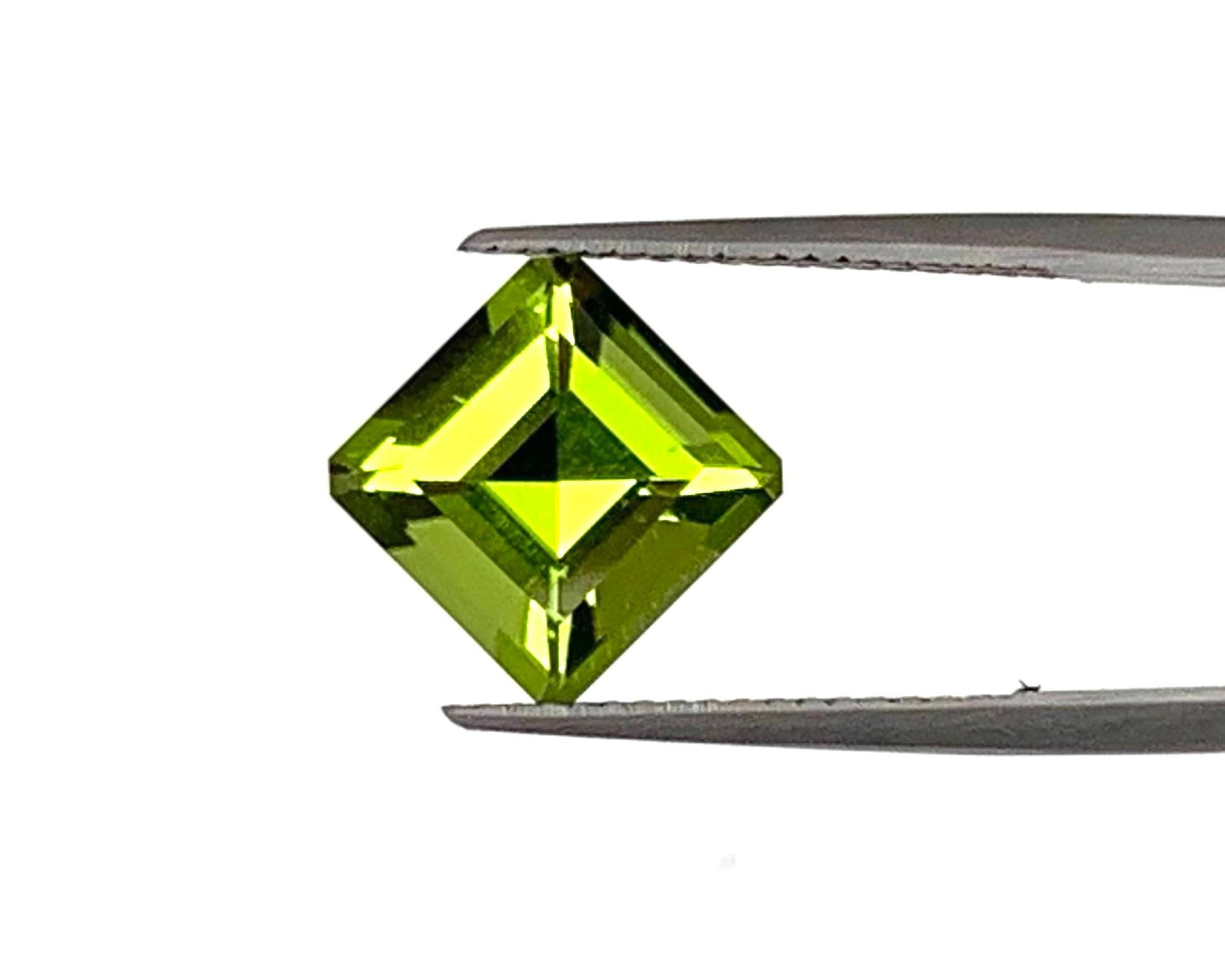 5.07 Carat Apple Green Square Peridot, Unset Loose Gemstone In New Condition In Los Angeles, CA