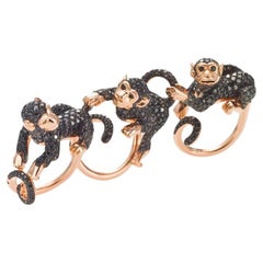 50.79gr Three-Finger Black Diamond Pavè Monkey Fashion Ring