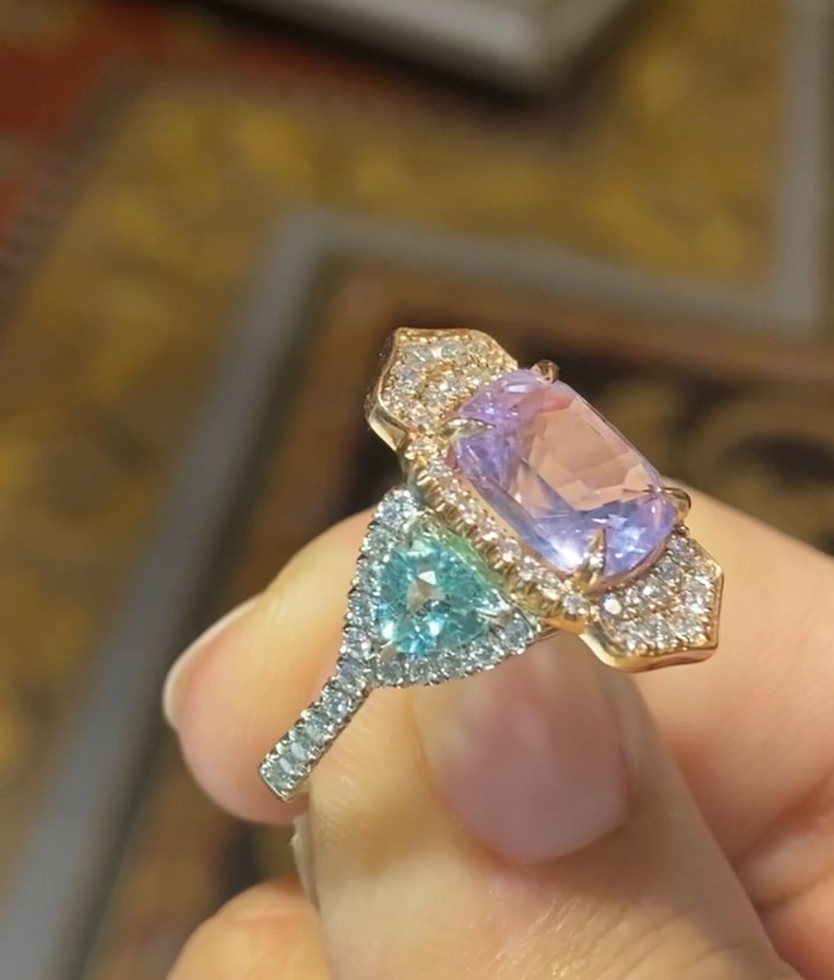 5.07ct untreated lavender Sapphire and Paraiba-type tourmaline ring. In Excellent Condition For Sale In Los Angeles, CA