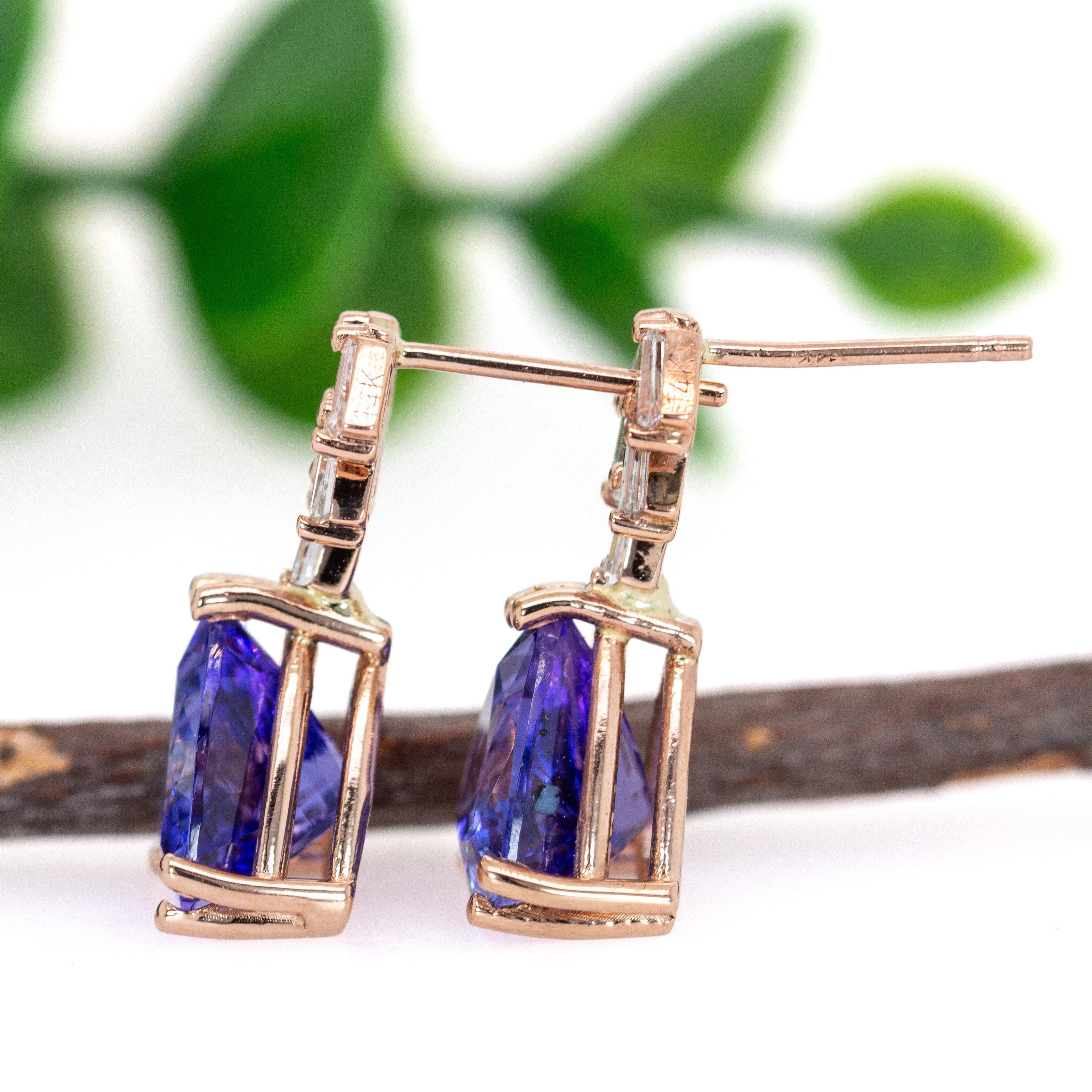 Orecchini pendenti con tanzanite da 5,07 carati e diamanti baguette in oro massiccio 14K  TR 9mm In condizioni Nuovo in vendita a Columbus, OH