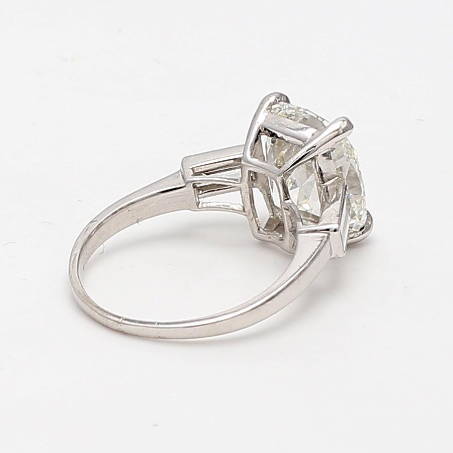 5.08 Carat Cushion Modified Brilliant Cut H VS1 Diamond Platinum Engagement Ring In Good Condition For Sale In New York, NY