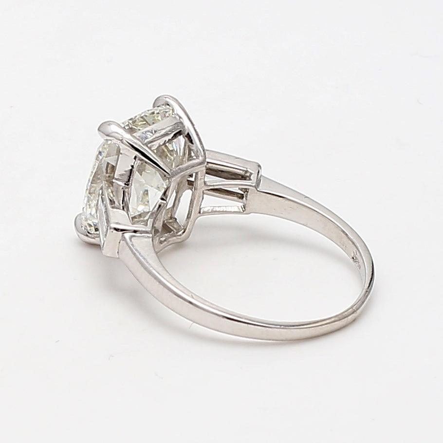 5.08 Carat Cushion Modified Brilliant Cut H VS1 Diamond Platinum Engagement Ring For Sale 1