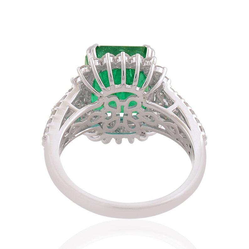 Contemporary 5.08 Carat Emerald Diamond 10 Karat Gold Ring For Sale