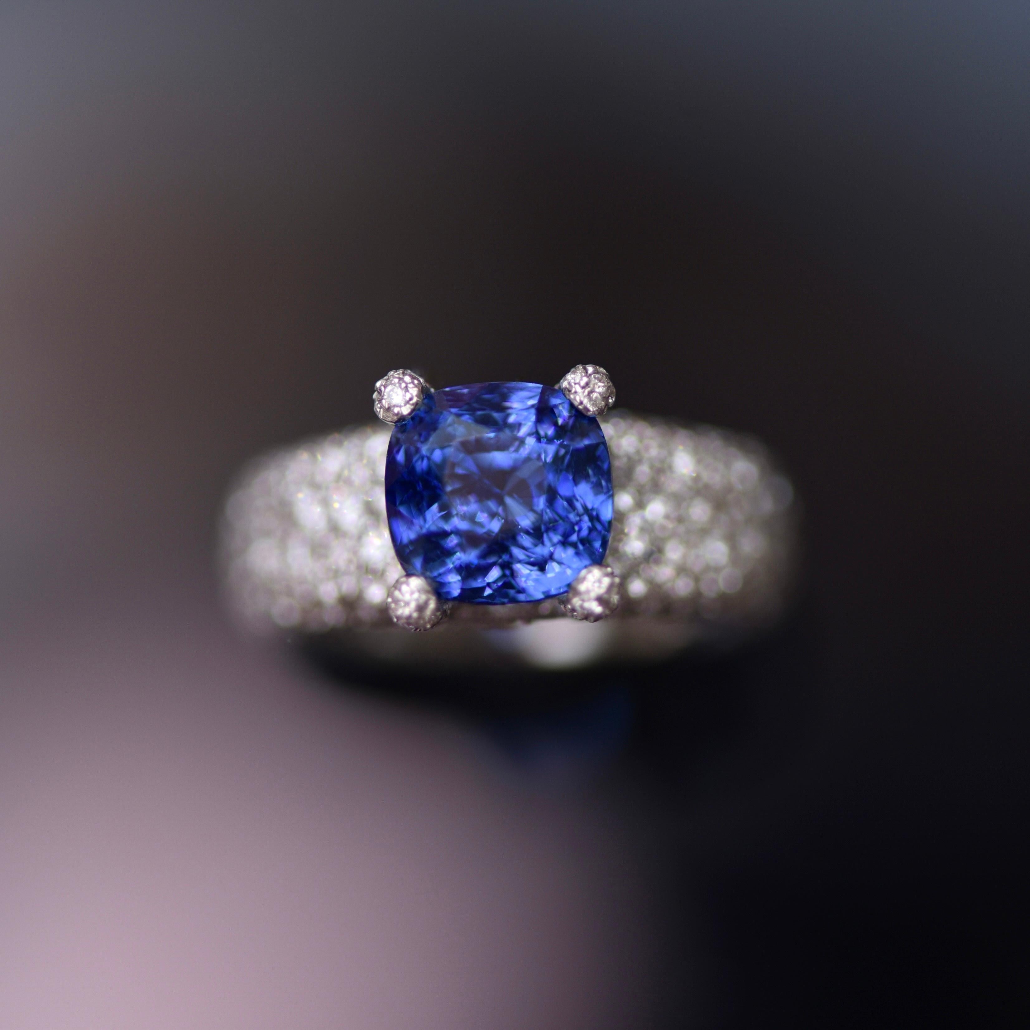 5.08 Carat Natural Sapphire Diamonds 18 Karat White Gold Cocktail Ring by D&A In New Condition For Sale In Singapore, SG