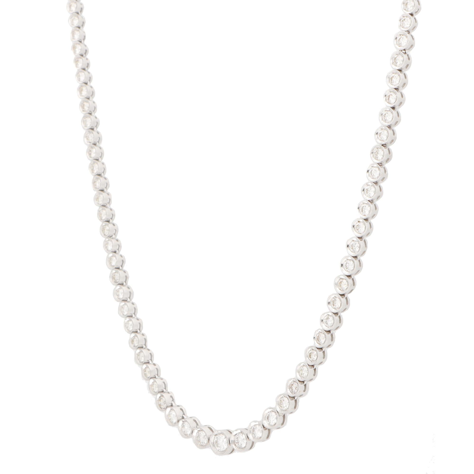 5.08 Carat Round Brilliant Cut Diamond Riviere Necklace Set in 18k White Gold In Good Condition In London, GB