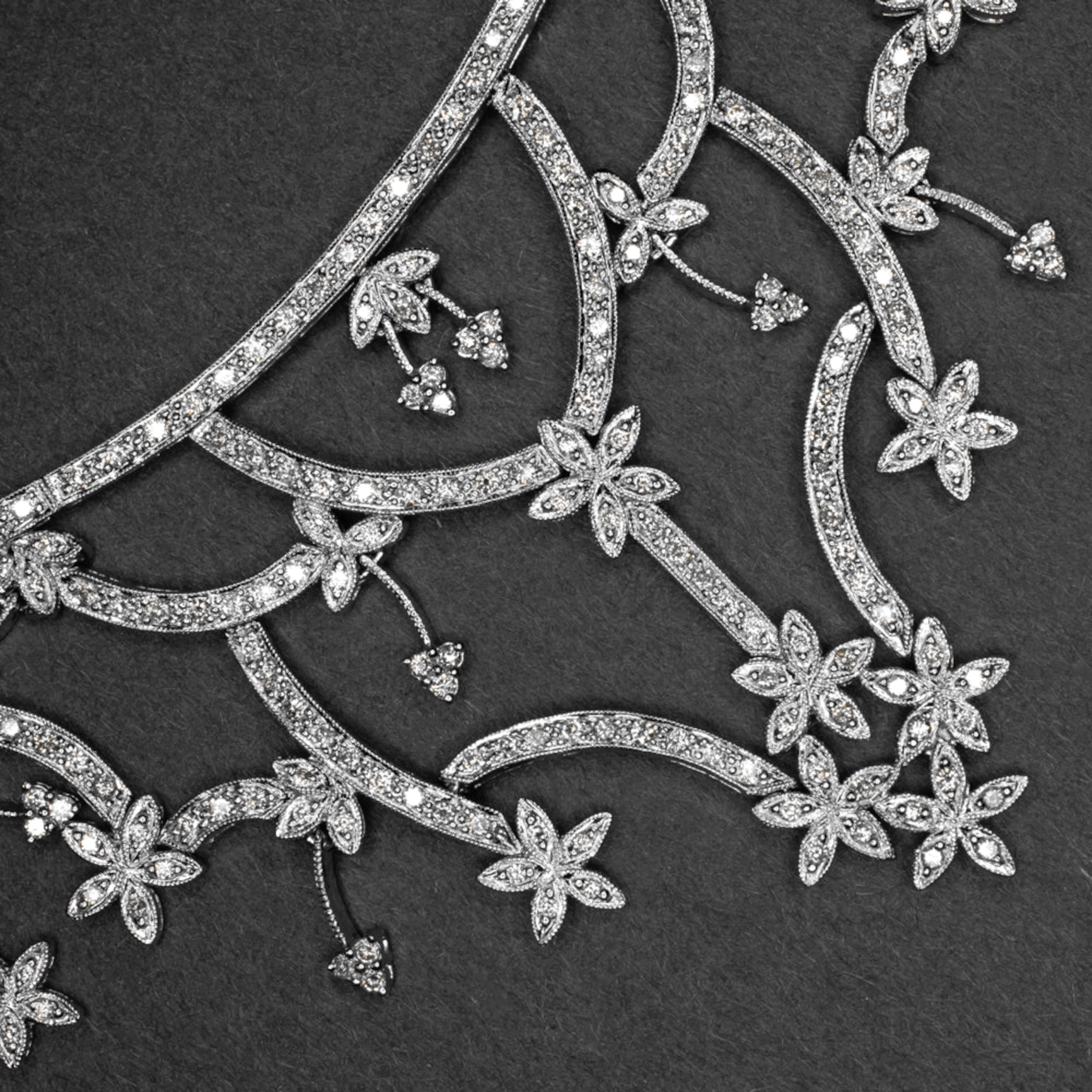 Contemporary 5.08 carats of bright diamond romantic necklace For Sale