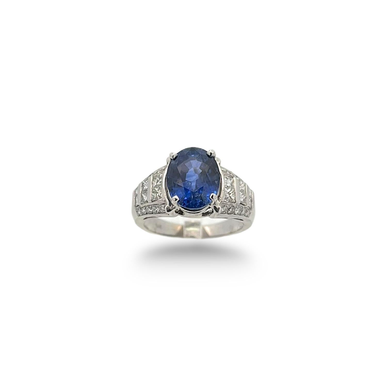 Oval Cut 5.08ct Oval Sapphire Ring with 1.00ctw Round Brilliant and Princess Cut Diamonds For Sale