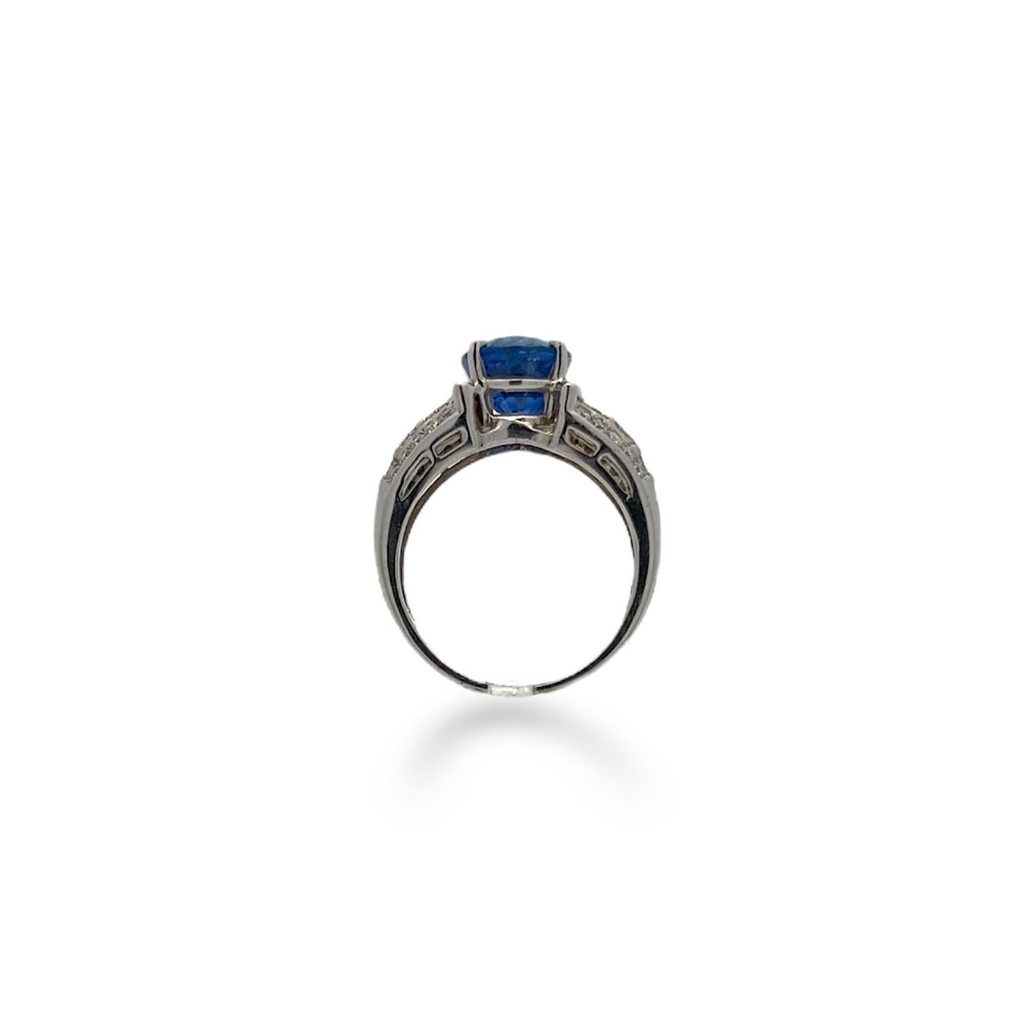 5.08ct Oval Sapphire Ring with 1.00ctw Round Brilliant and Princess Cut Diamonds In Excellent Condition For Sale In Scottsdale, AZ