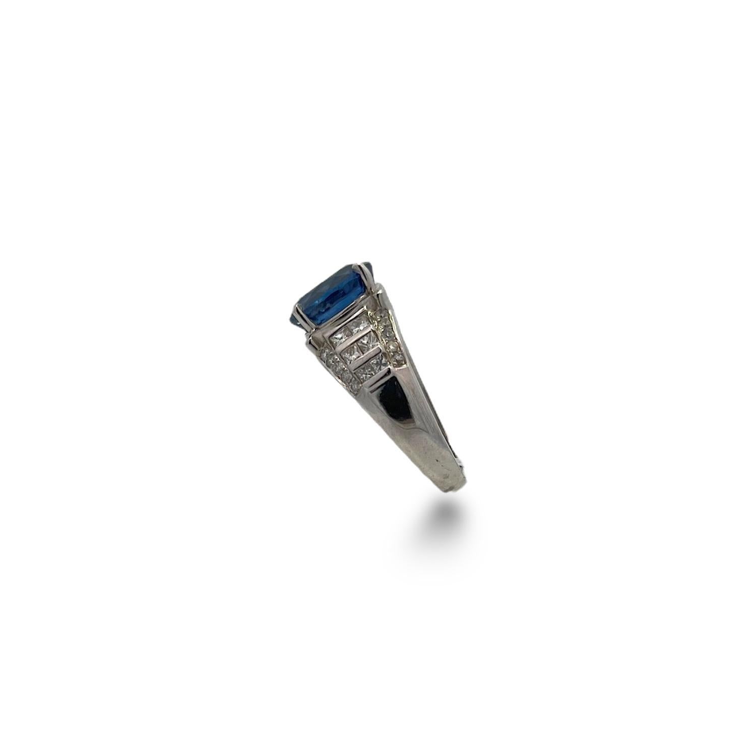 Women's 5.08ct Oval Sapphire Ring with 1.00ctw Round Brilliant and Princess Cut Diamonds For Sale