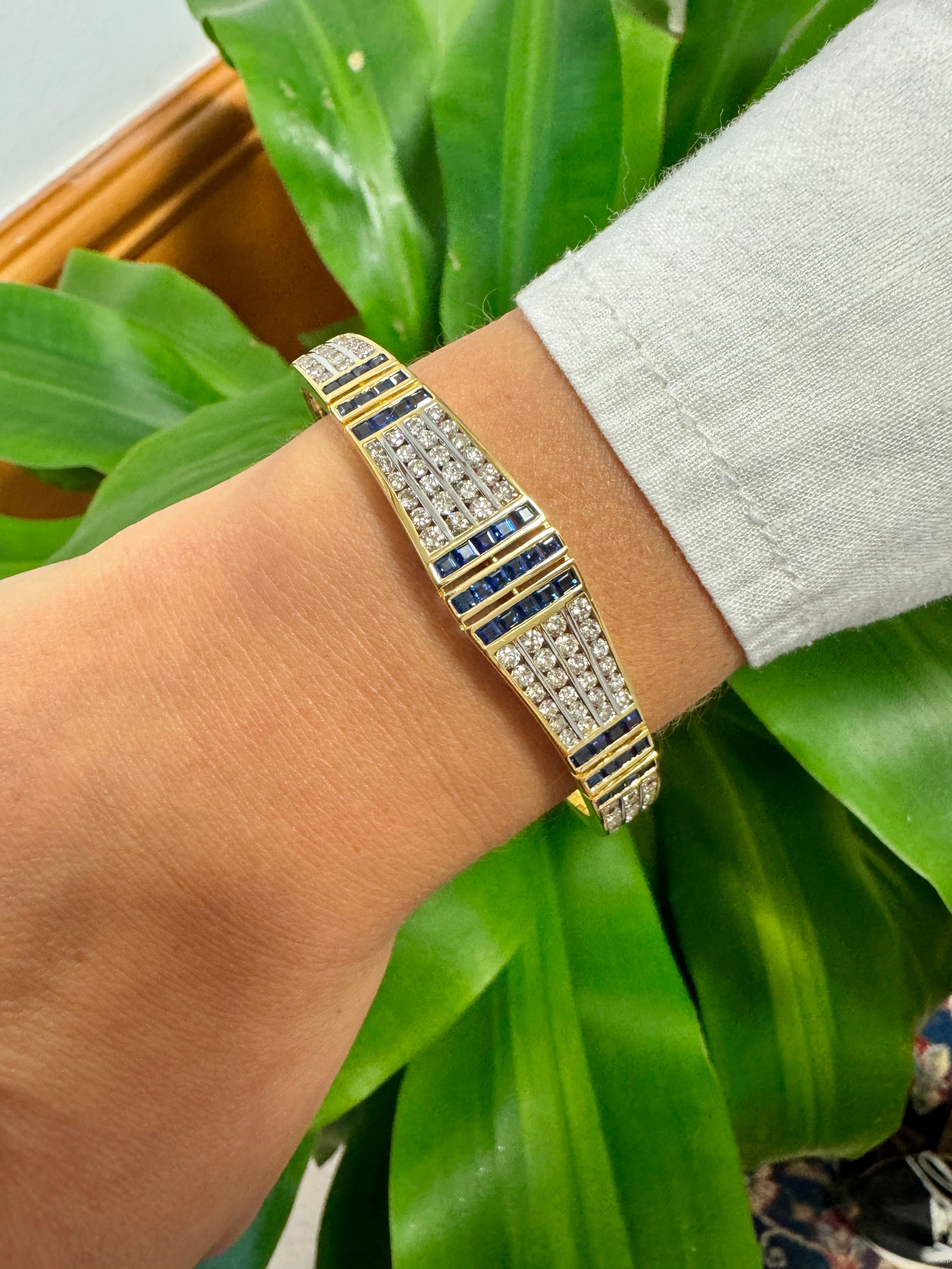 5.09 Carat Blue Sapphire and Diamond Bangle Bracelet in 18k Yellow Gold In New Condition For Sale In Miami, FL
