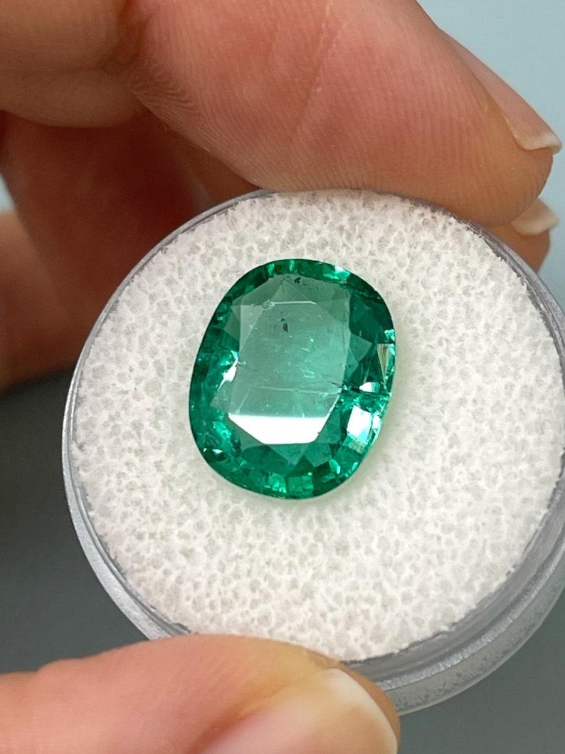 5.09 Carat Bubbly Hybrid Cut Zambian Emerald - Cushion Oval Cut Genuine Gem In New Condition For Sale In Jupiter, FL