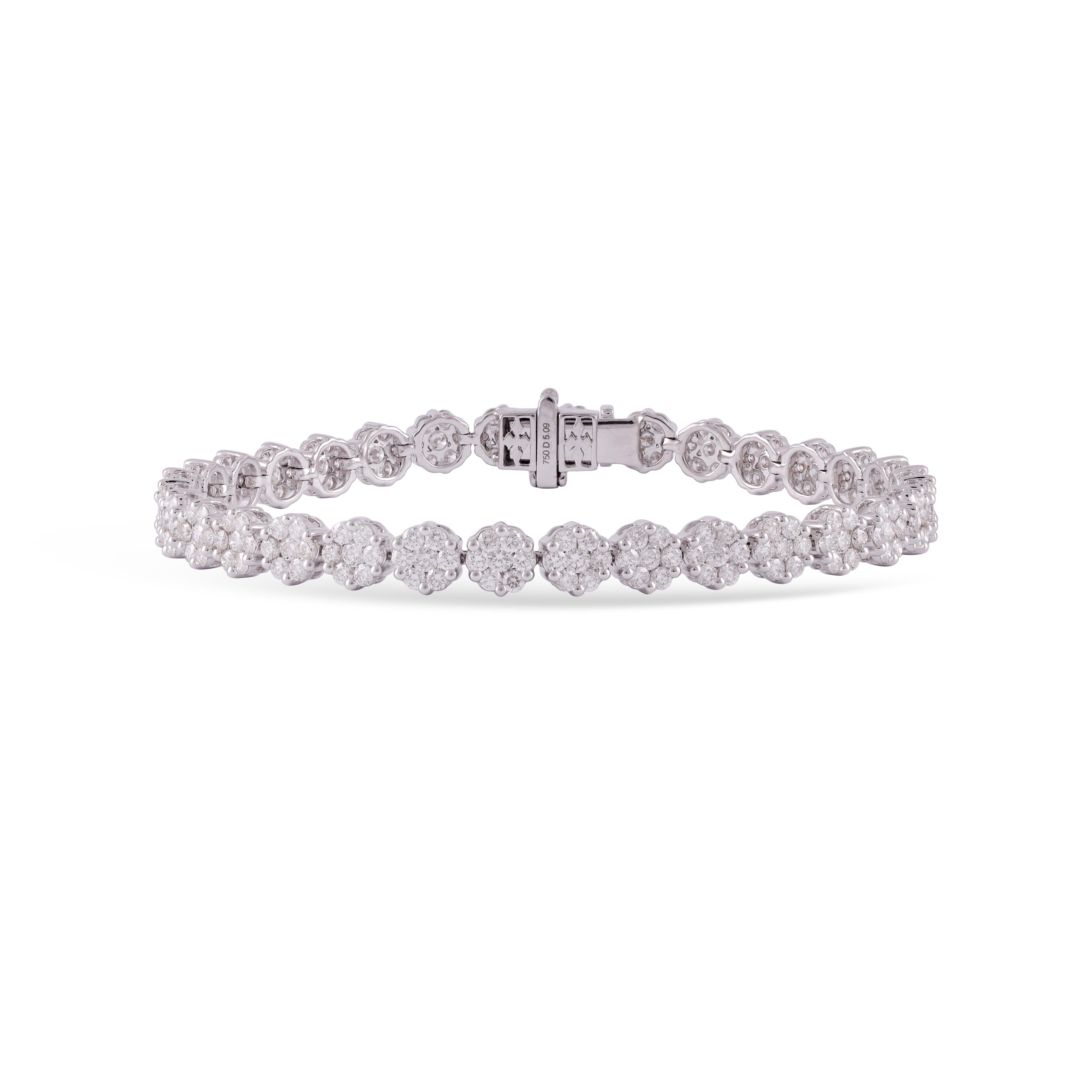 This is an elegant Diamond   bracelet features 224 pieces of princess cut Diamond  5.09 carat this bracelet entirely made in 18 karat White gold, this is a classic tennis bracelet.

size - 7