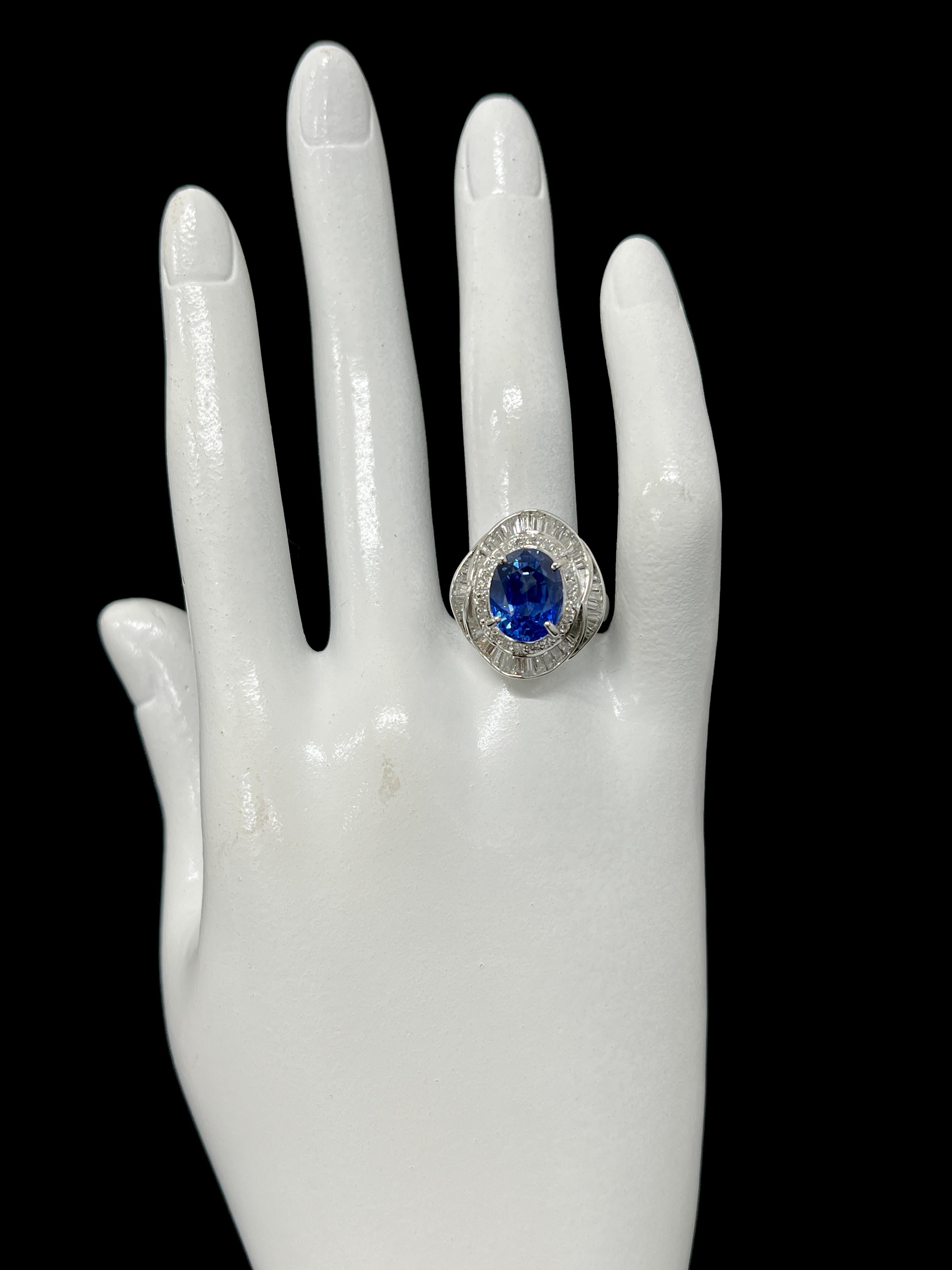 5.09 Carat Natural Blue Sapphire and Diamond Vintage Estate Ring Set in Platinum For Sale 1