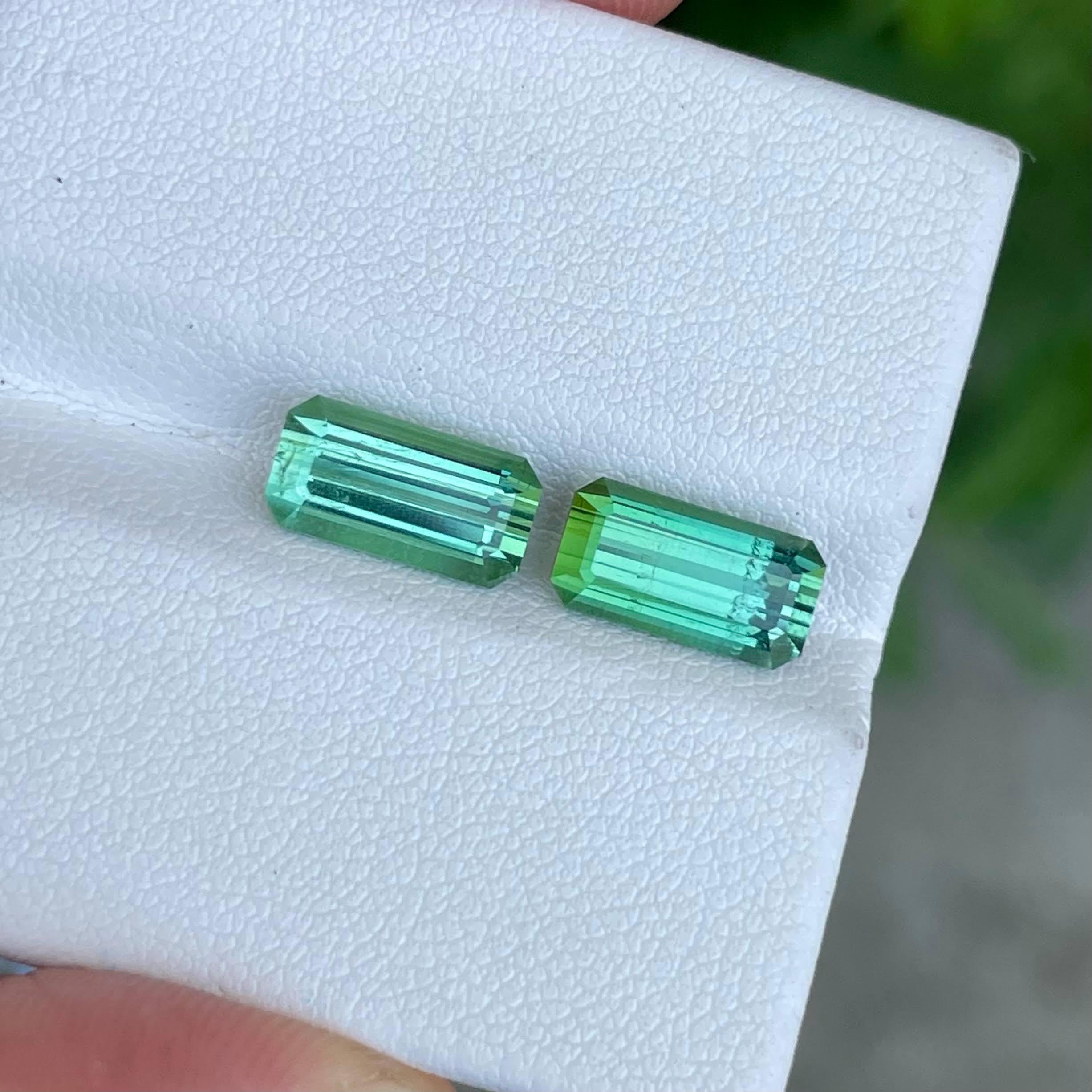 Taille émeraude Paire de tourmalines bleu verdâtre non serties de 5,09 carats, pierres précieuses afghanes taille émeraude en vente