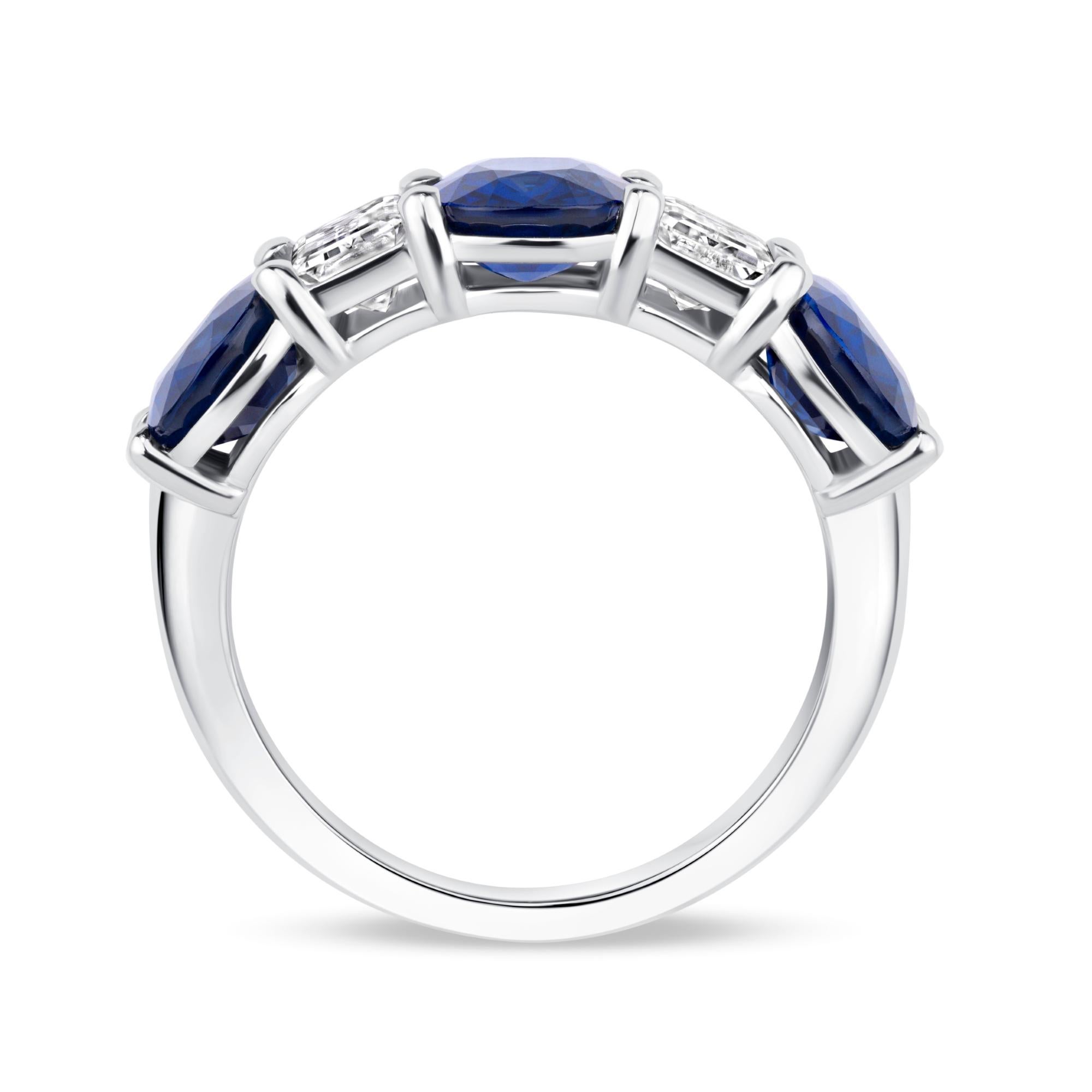 5.09 CT. Fünf-Stein-Ring aus Platin mit Saphir und Diamant im Smaragdschliff im Zustand „Neu“ im Angebot in San Francisco, CA