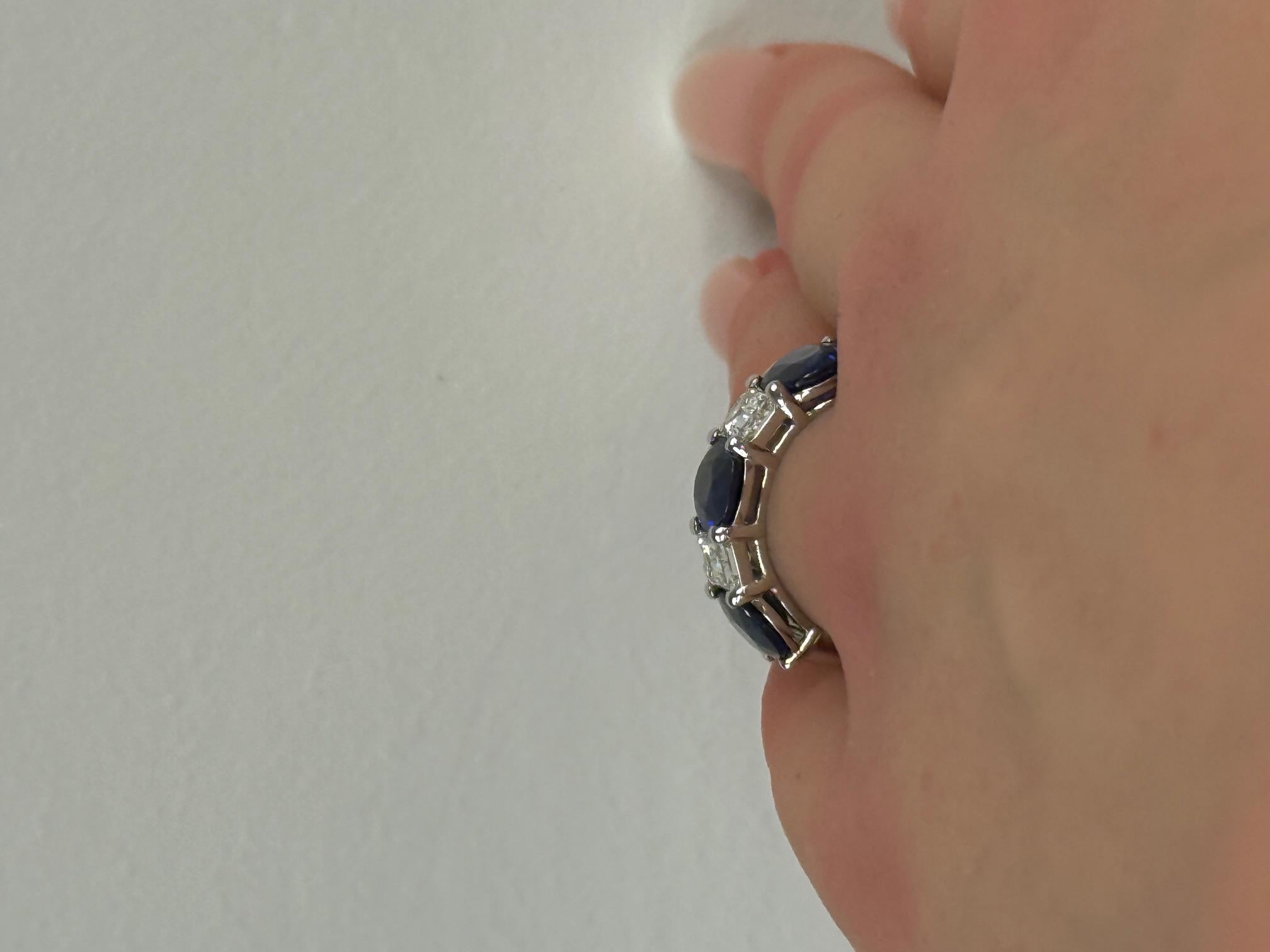 5.09 CT. Fünf-Stein-Ring aus Platin mit Saphir und Diamant im Smaragdschliff im Angebot 3