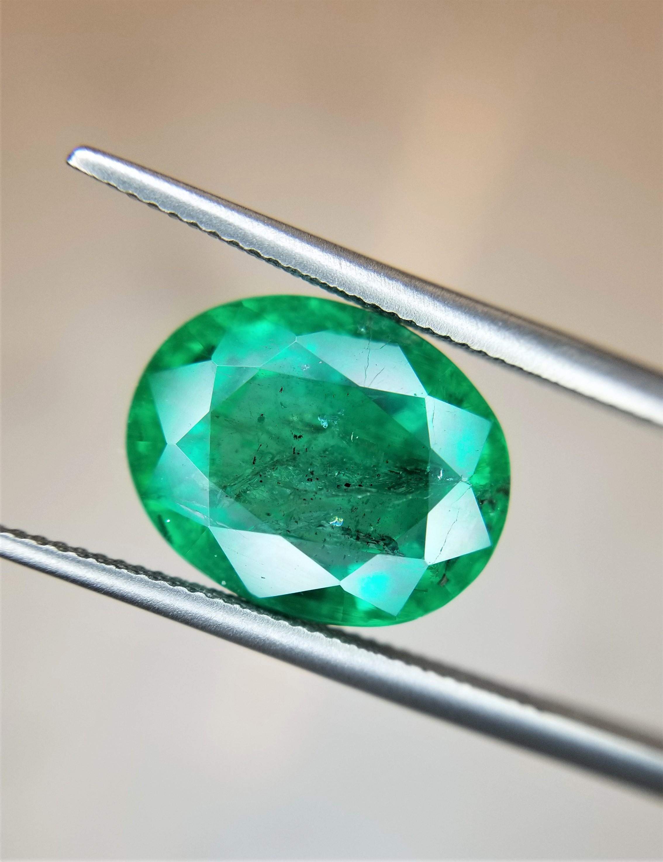Contemporary 5.09 Ct Weight Oval Shaped Green Color IGITL Certified Emerald Gemstone Pendant For Sale