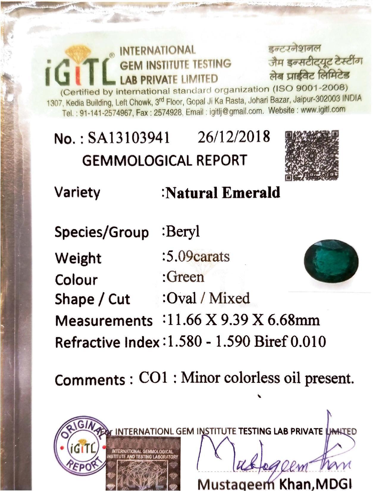 Oval Cut 5.09 Ct Weight Oval Shaped Green Color IGITL Certified Emerald Gemstone Pendant For Sale