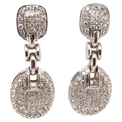 Pendants d'oreilles en or blanc 18 carats avec pavé de diamants ronds de 5,09 carats