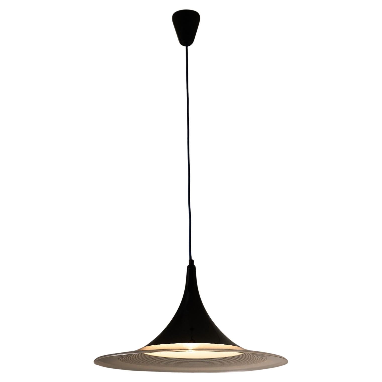 50cm Black and Clear Acrylic Trumpet Pendant in vendita