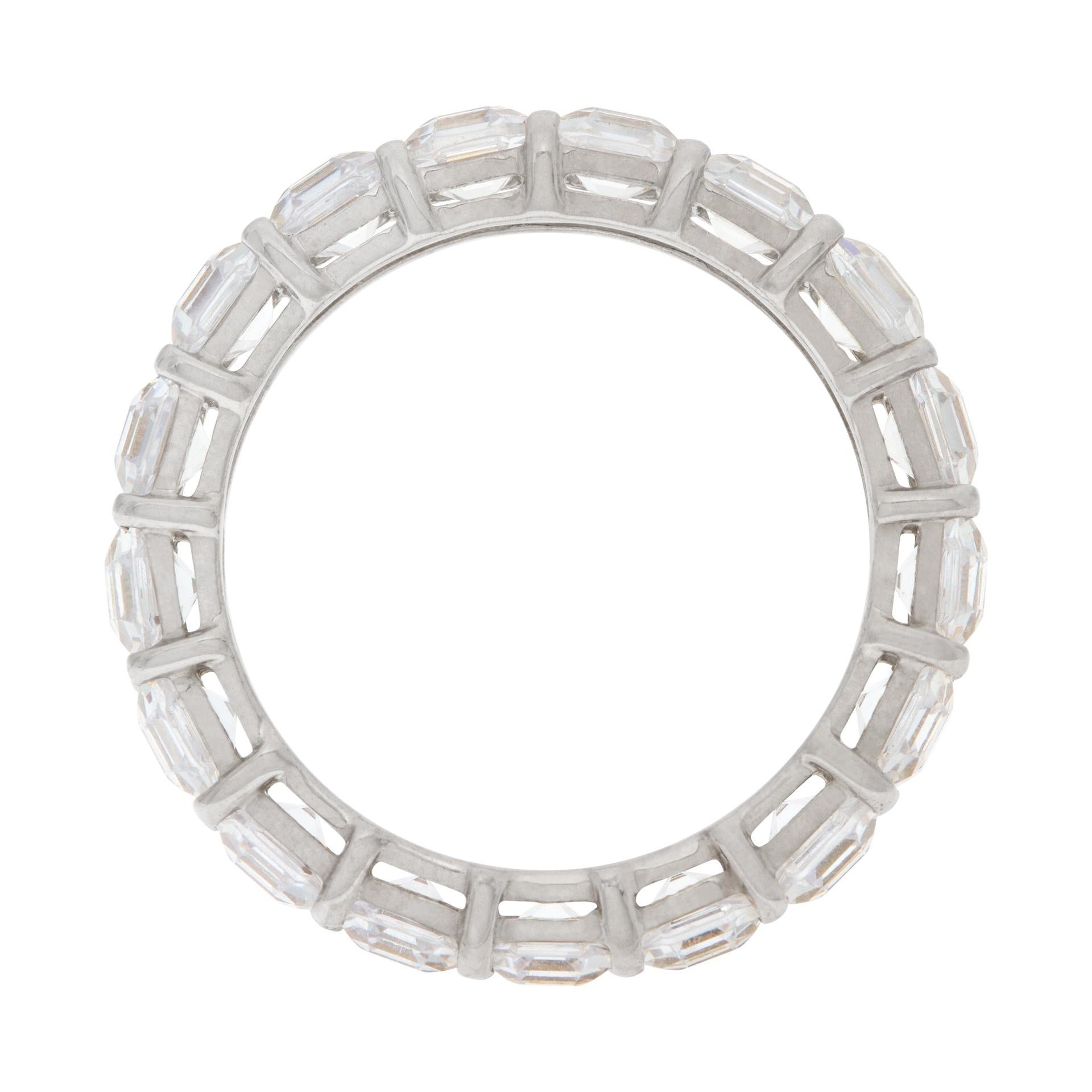 Donna Fascia per l'eternità con diamante taglio Asscher da 5,0ct in platino in vendita