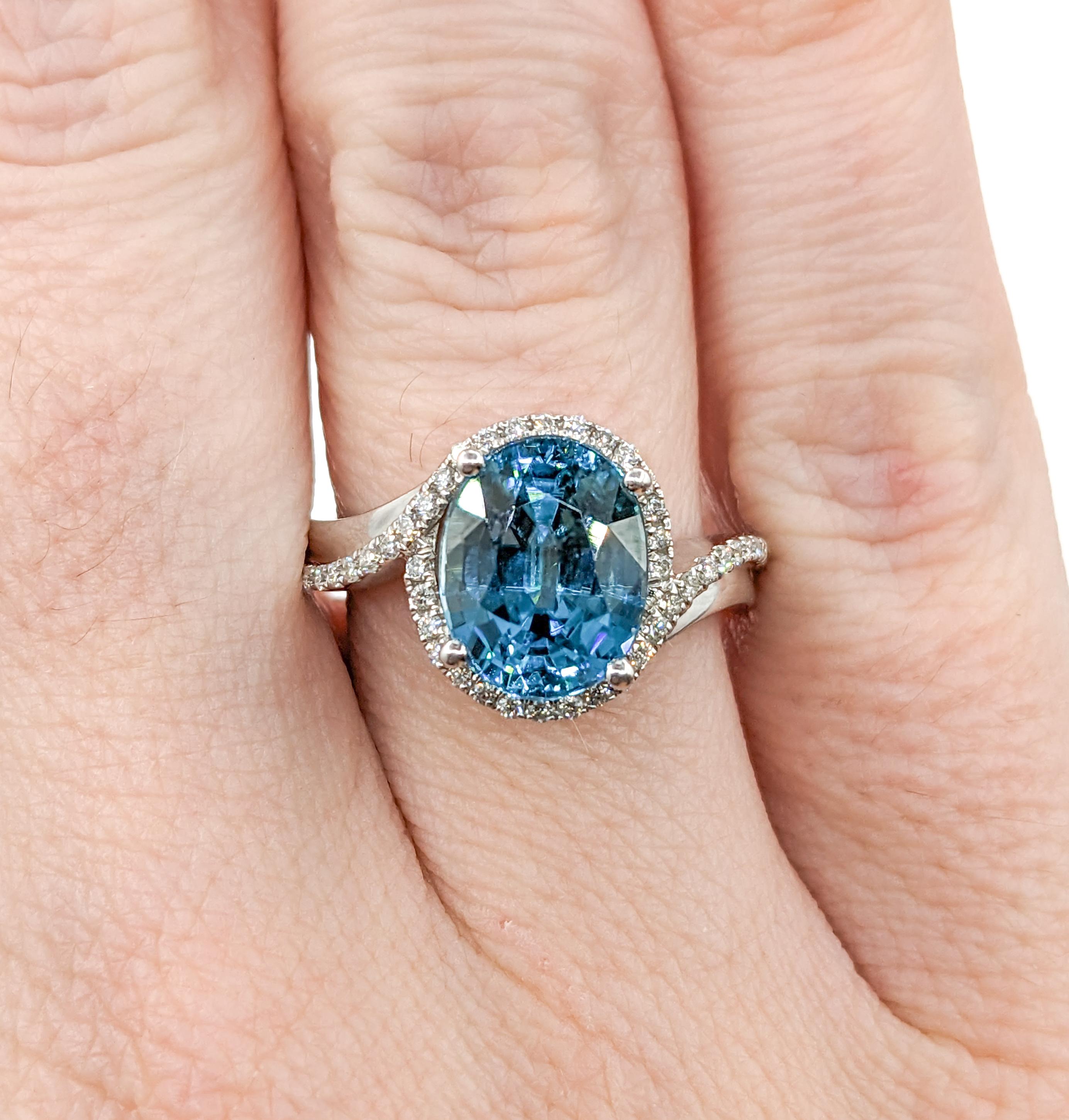 Round Cut 5.0ct Blue Zircon & Diamond Ring In White Gold For Sale