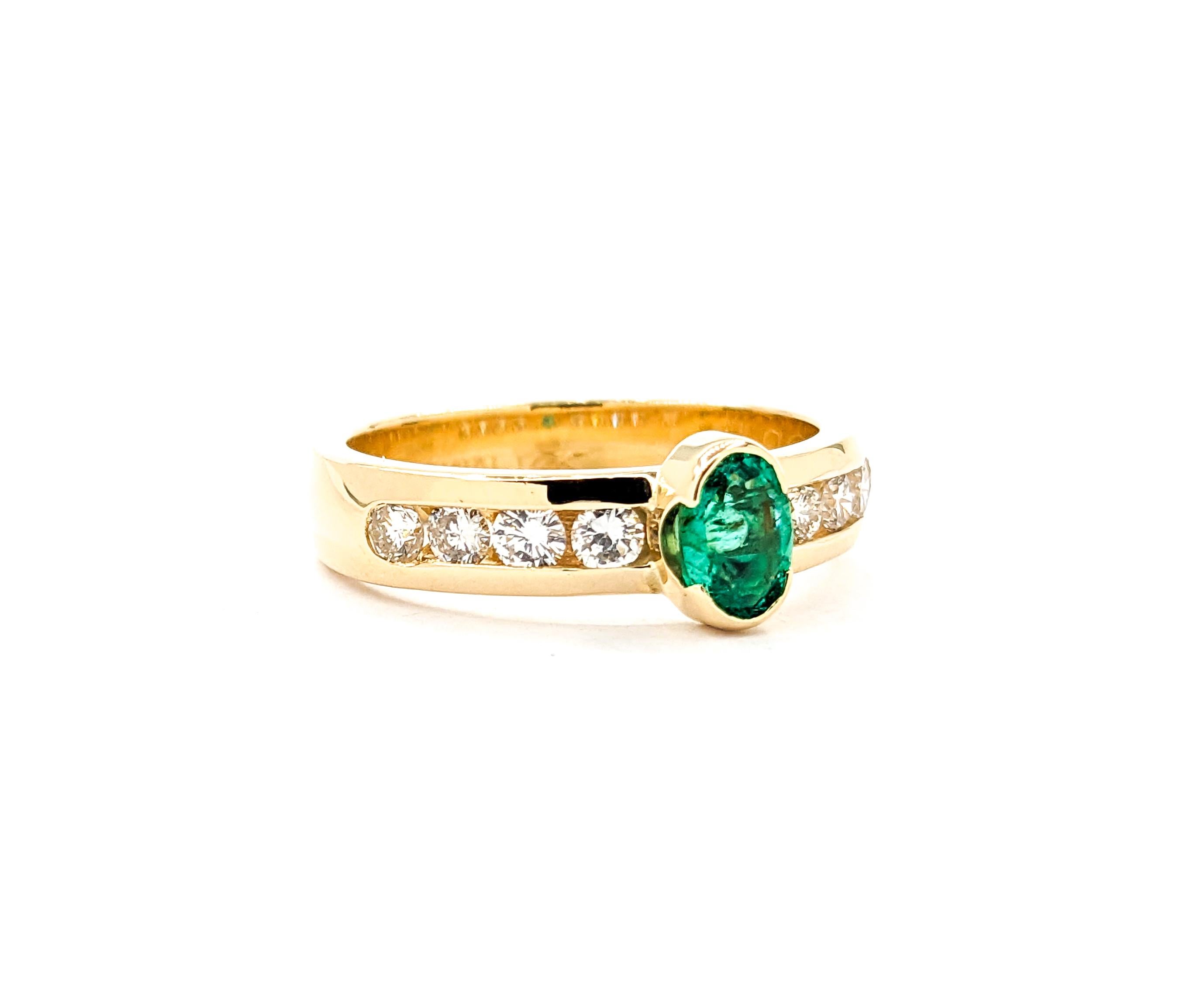 Women's .50ct Emerald & .40ctw Diamond Ring In Yellow Gold For Sale