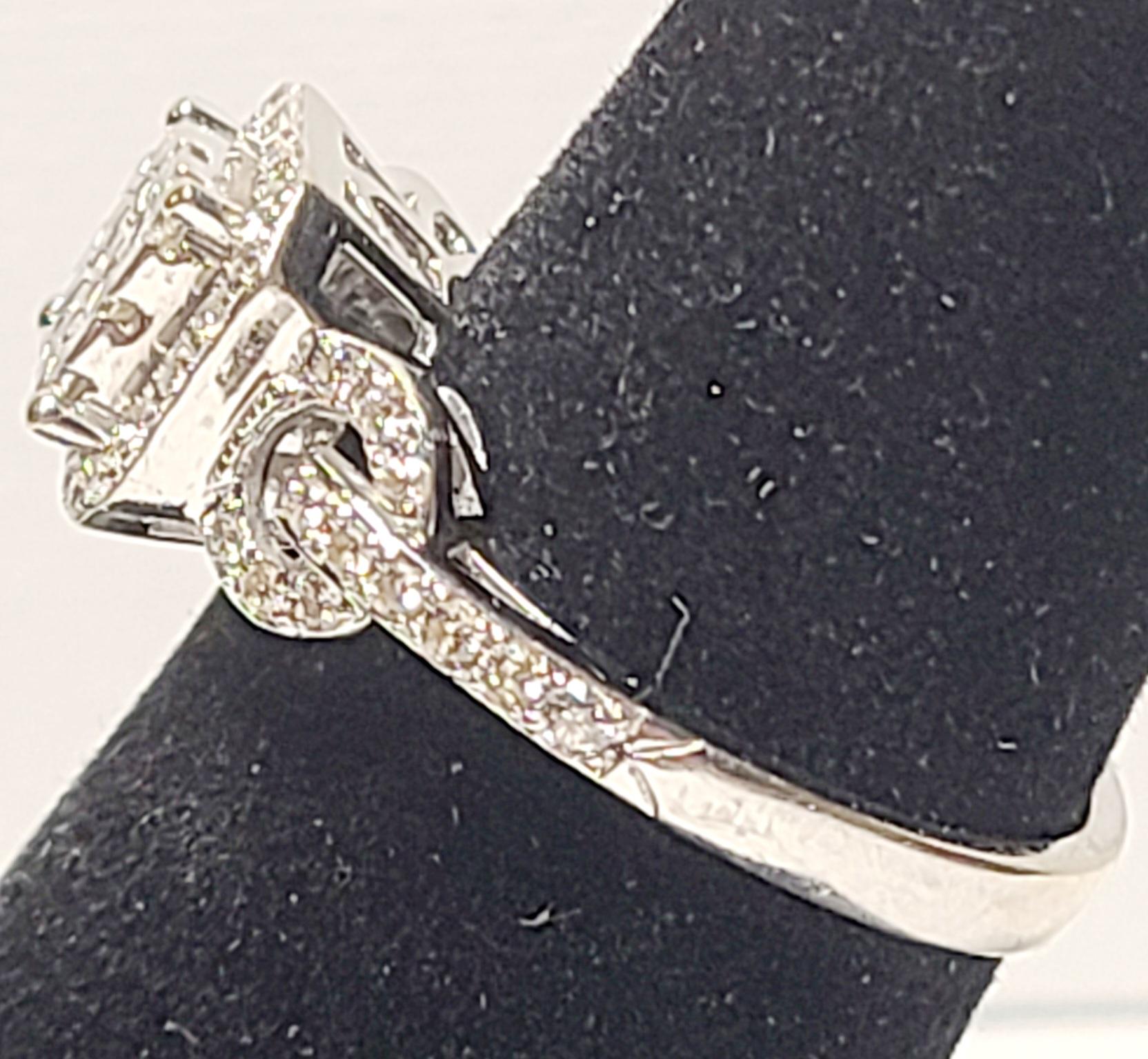 50 Karat Halo-Diamant-Cluster-Ring 14K Weißgold (Zeitgenössisch)