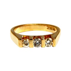.50ct Natural Fancy Light Yellow Diamonds Channel Bar Ring 14kt* (Bague avec diamants de couleur jaune clair)