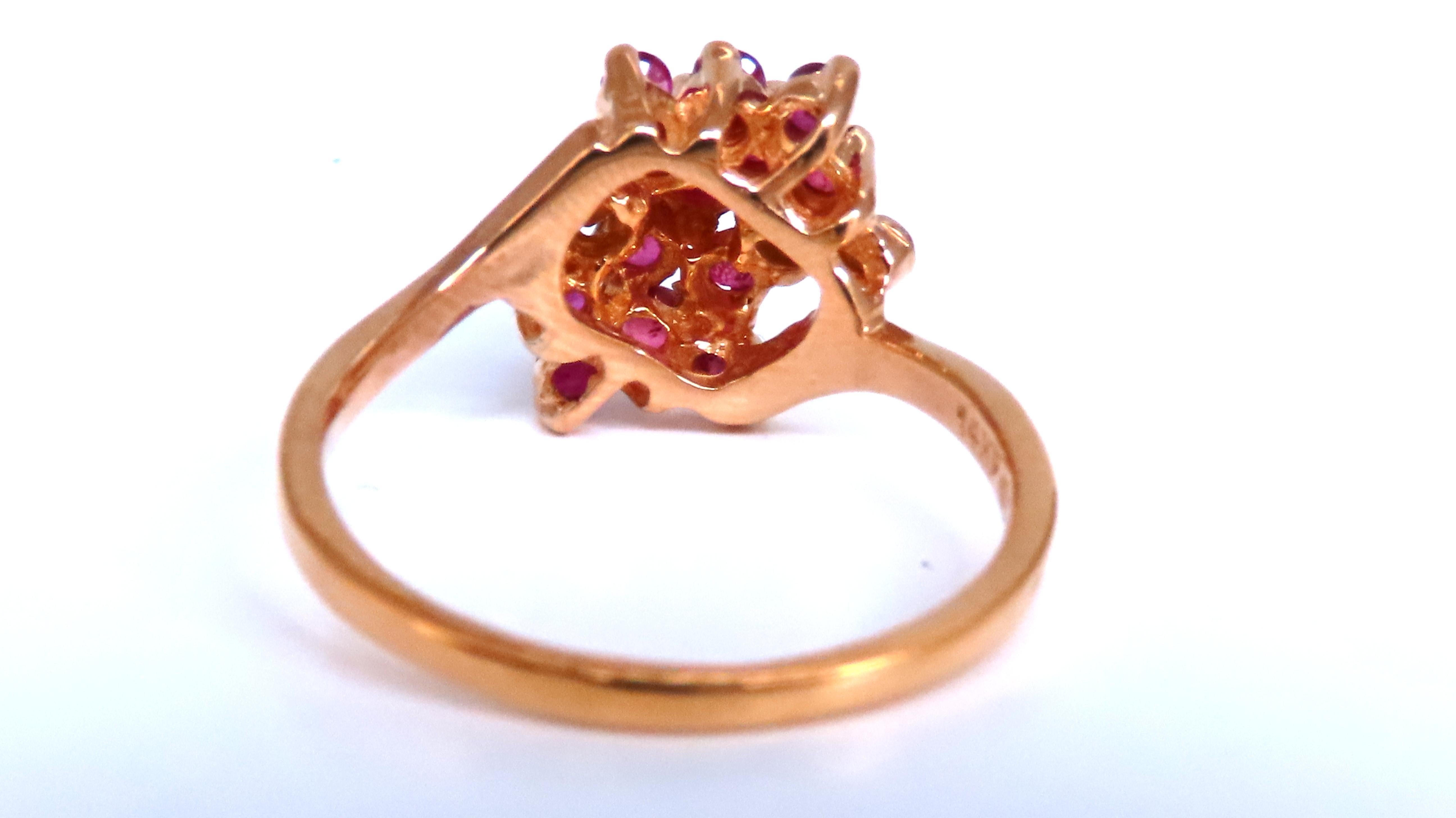 Taglio rotondo Anello da cocktail con diamante e rubino naturale da .50ct in oro 14kt 67121 in vendita