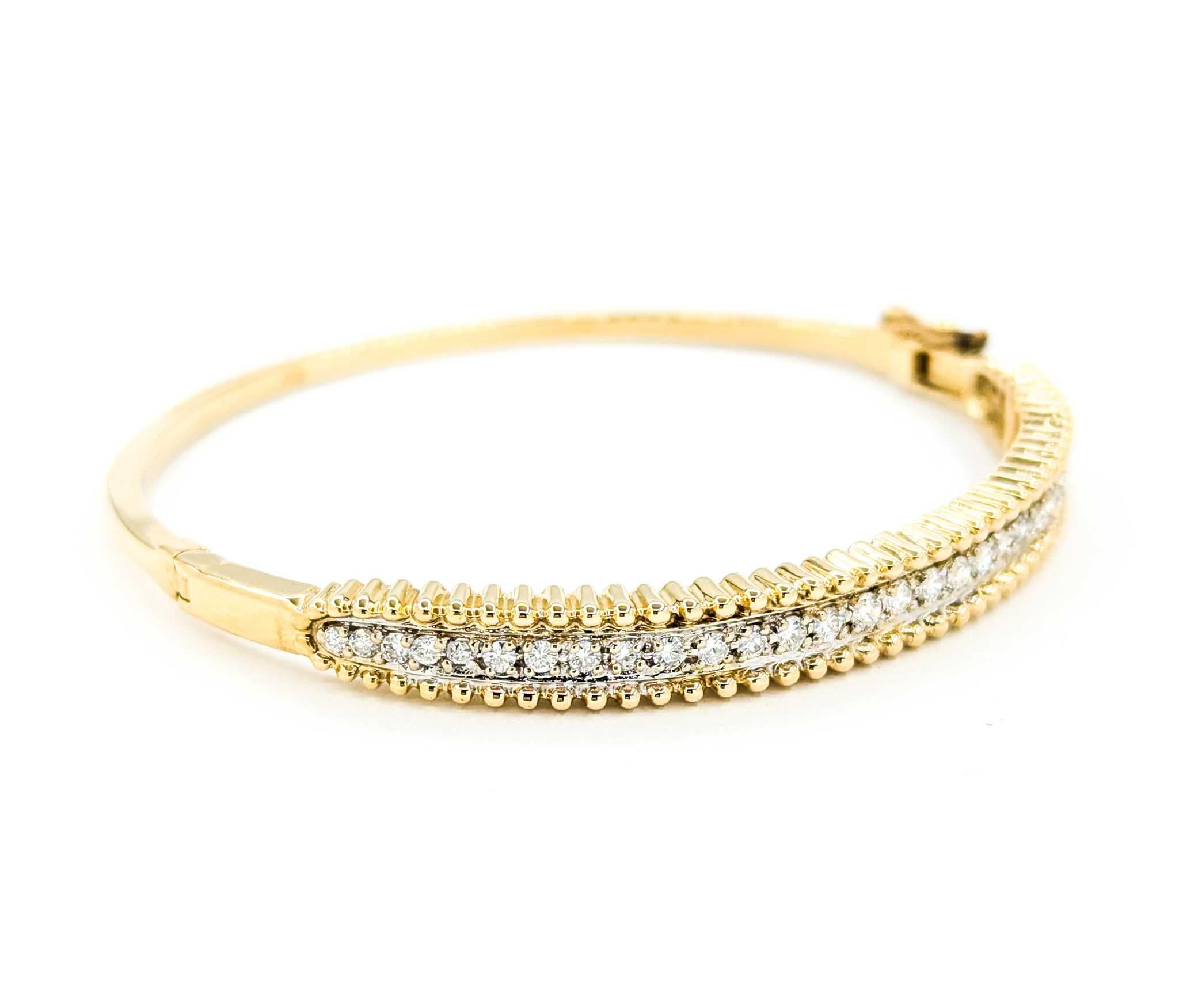Taille ronde Bracelet à charnière en or jaune avec diamant de 0,50ctw en vente