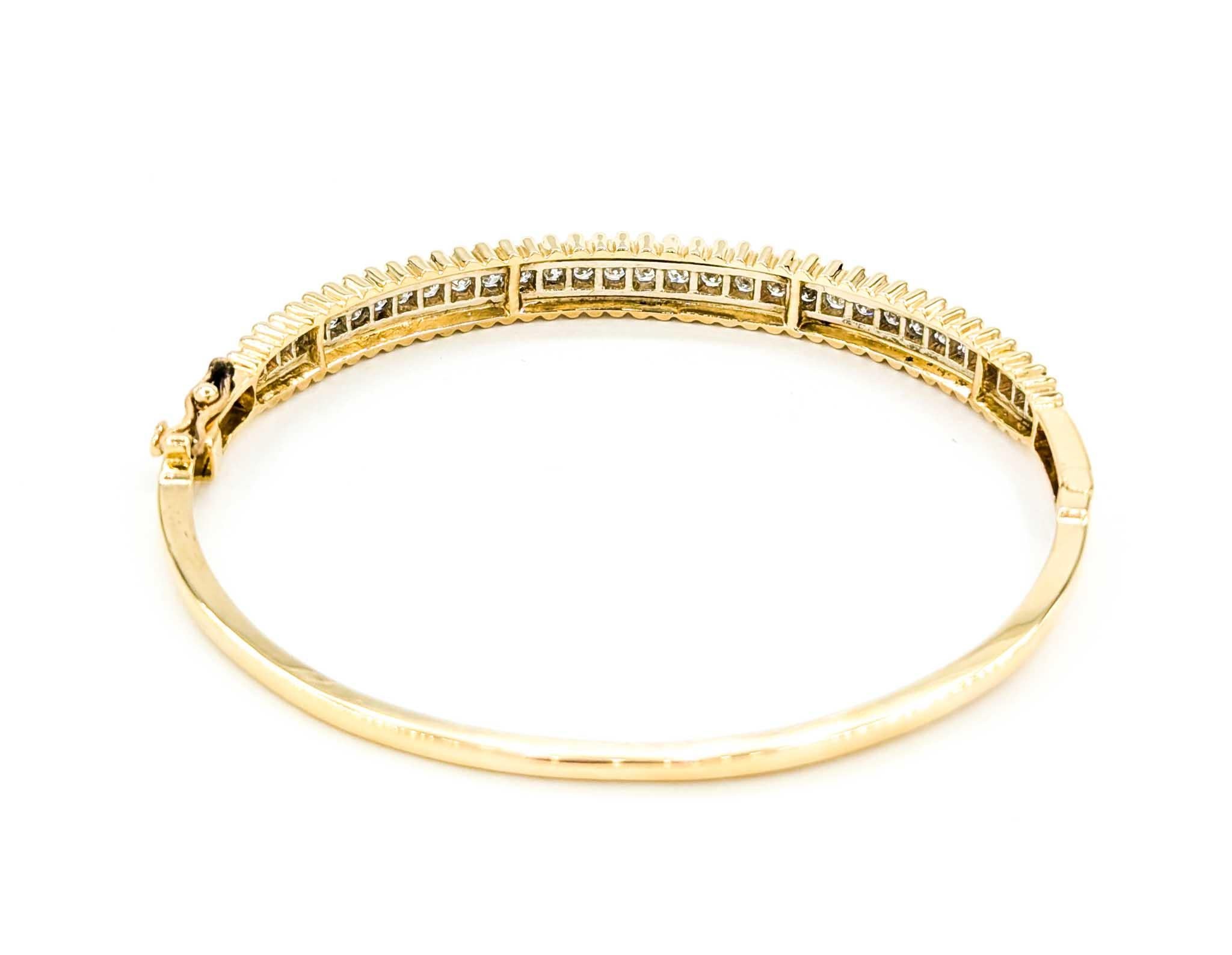 Bracelet à charnière en or jaune avec diamant de 0,50ctw Pour femmes en vente