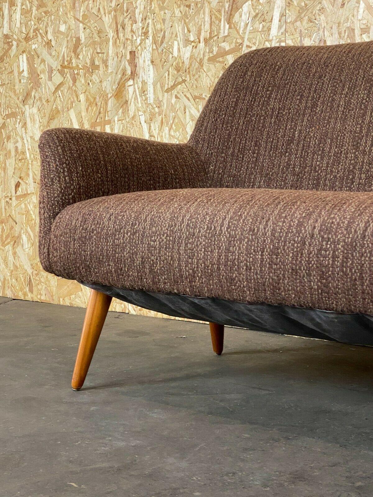50er- und 60er-Jahre Cocktail Sofa Couch Mid-Century-Tisch-Ära Design im Zustand „Gut“ im Angebot in Neuenkirchen, NI