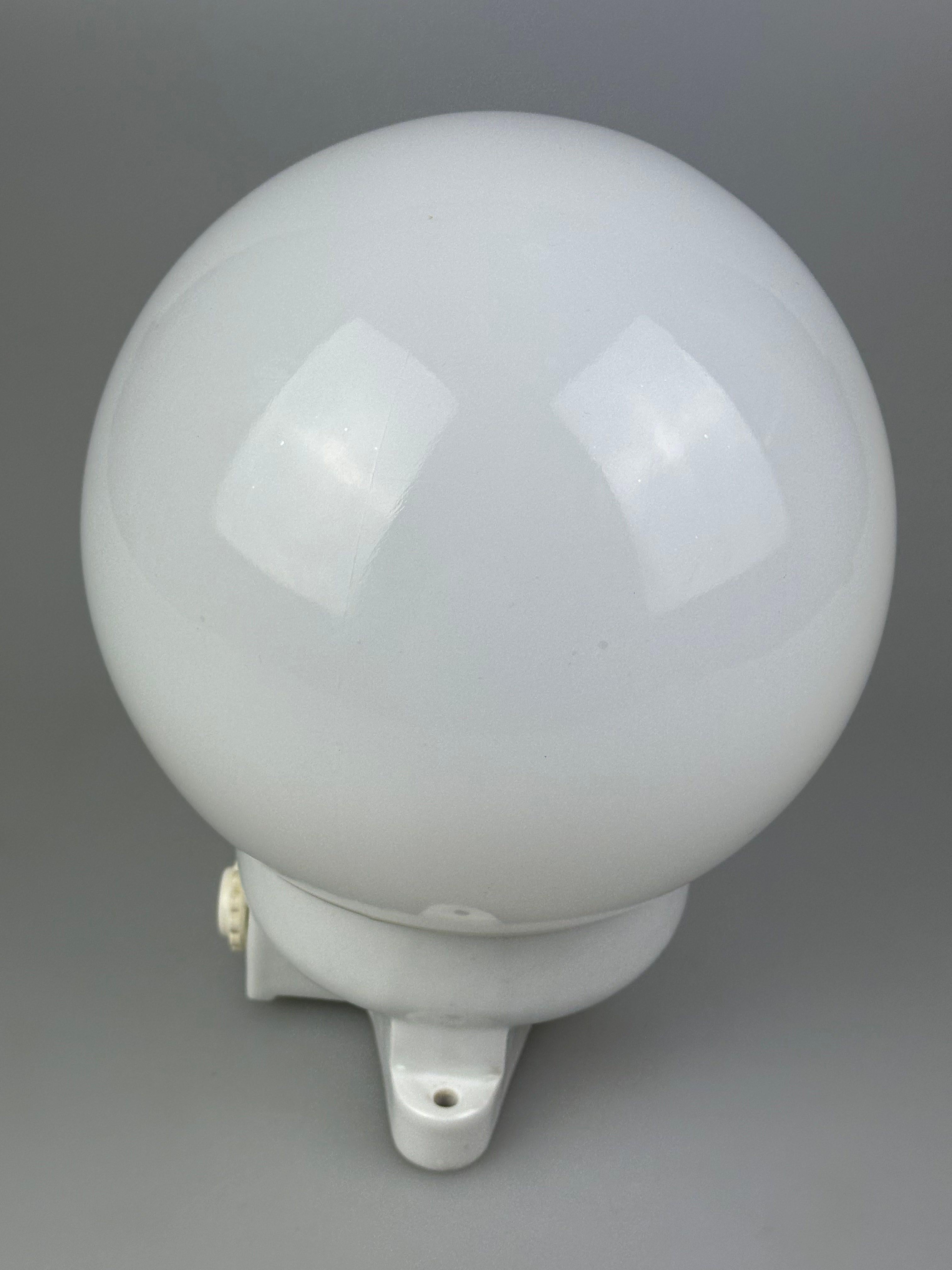 50s 60s lámpara lámpara de pared lámpara de bodega cerámica vidrio diseño Bauhaus Cerámico en venta