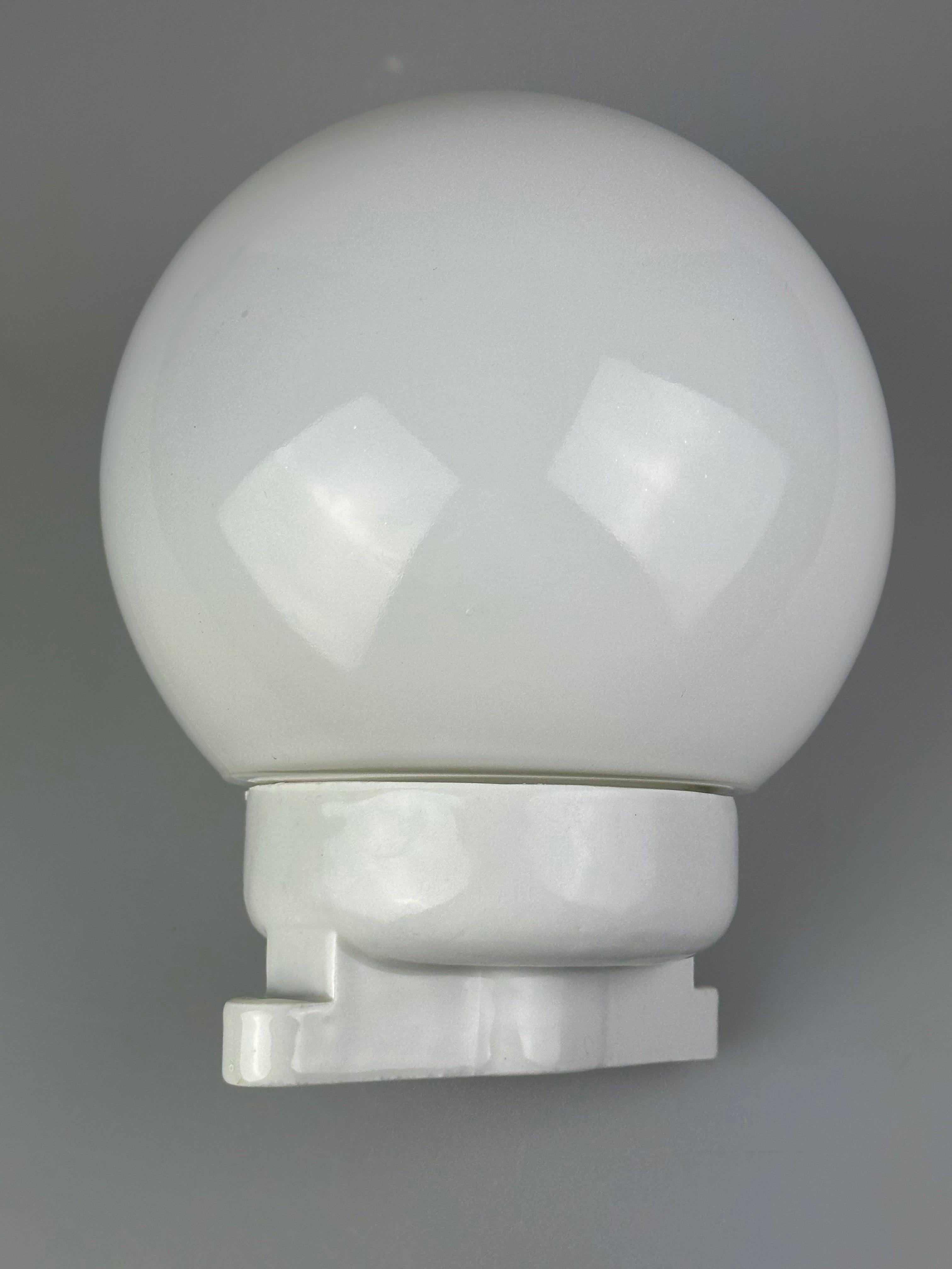 50s 60s lámpara lámpara de pared lámpara de bodega cerámica vidrio diseño Bauhaus en venta 1