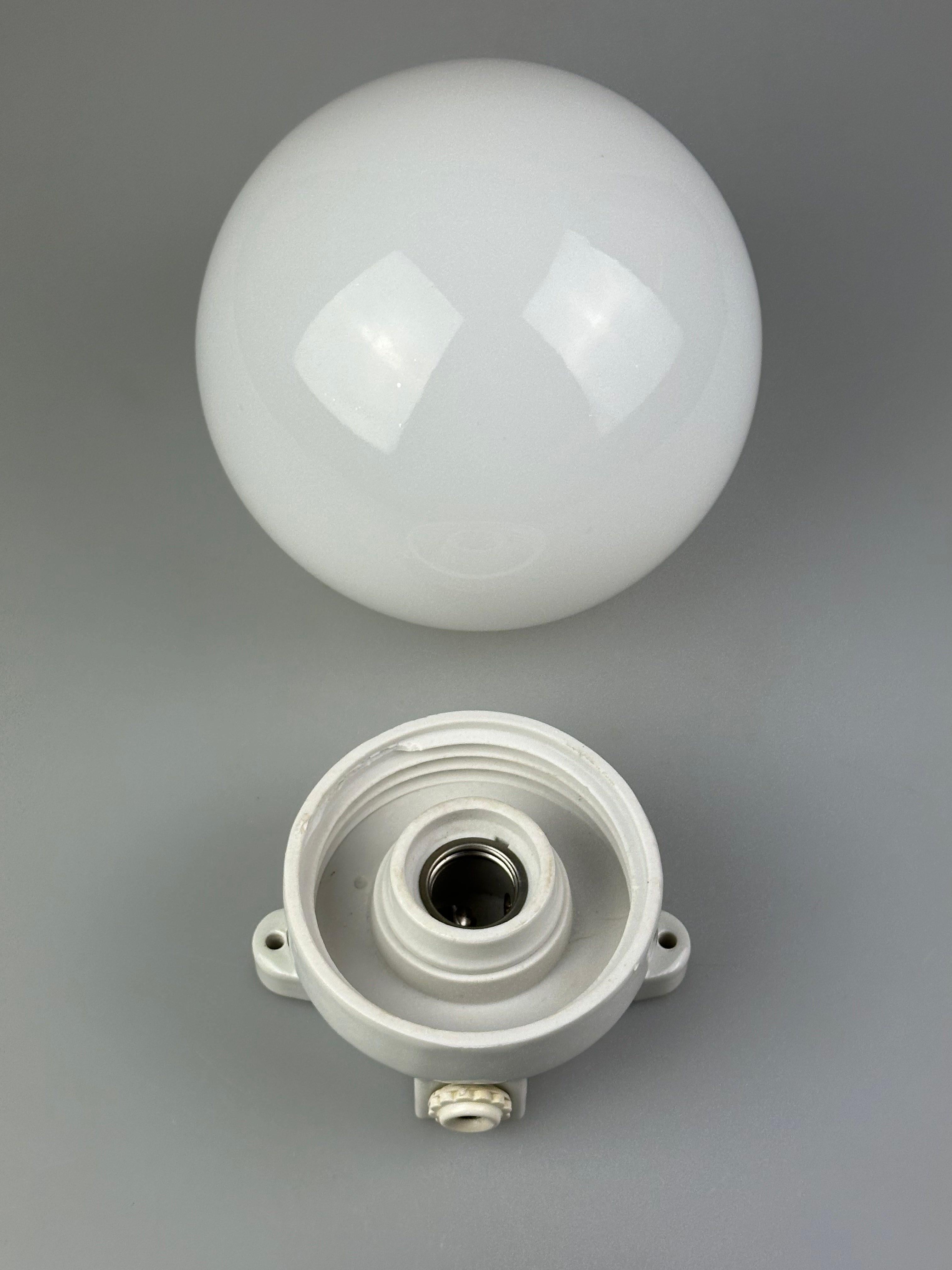 50s 60s lámpara lámpara de pared lámpara de bodega cerámica vidrio diseño Bauhaus en venta 3