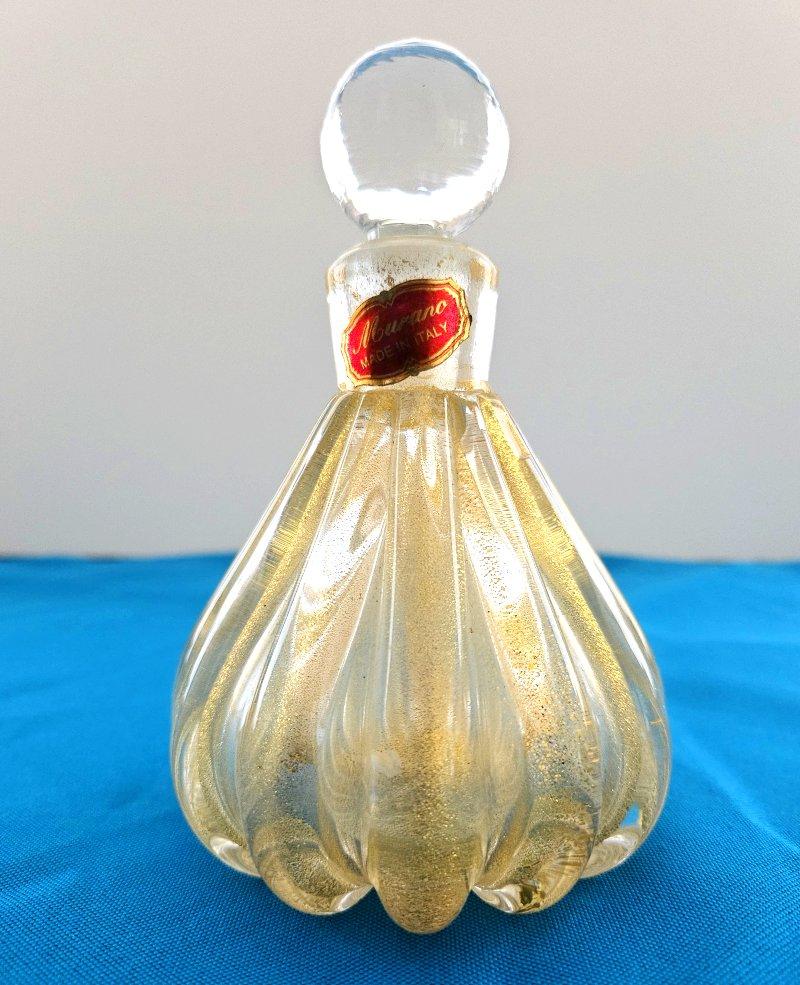 50s-60s Murano Glass Rigaree Perfume Bottle with Gold Polveri - Barovier & Toso likely. 
IMPORTANT INFORMATION FOLLOWS; PLEASE READ THE BELOW IN ITS ENTIRETY.
ABOUT OUR LISTINGS:
-Most vintage Murano glass is unsigned and unlabeled (see more about