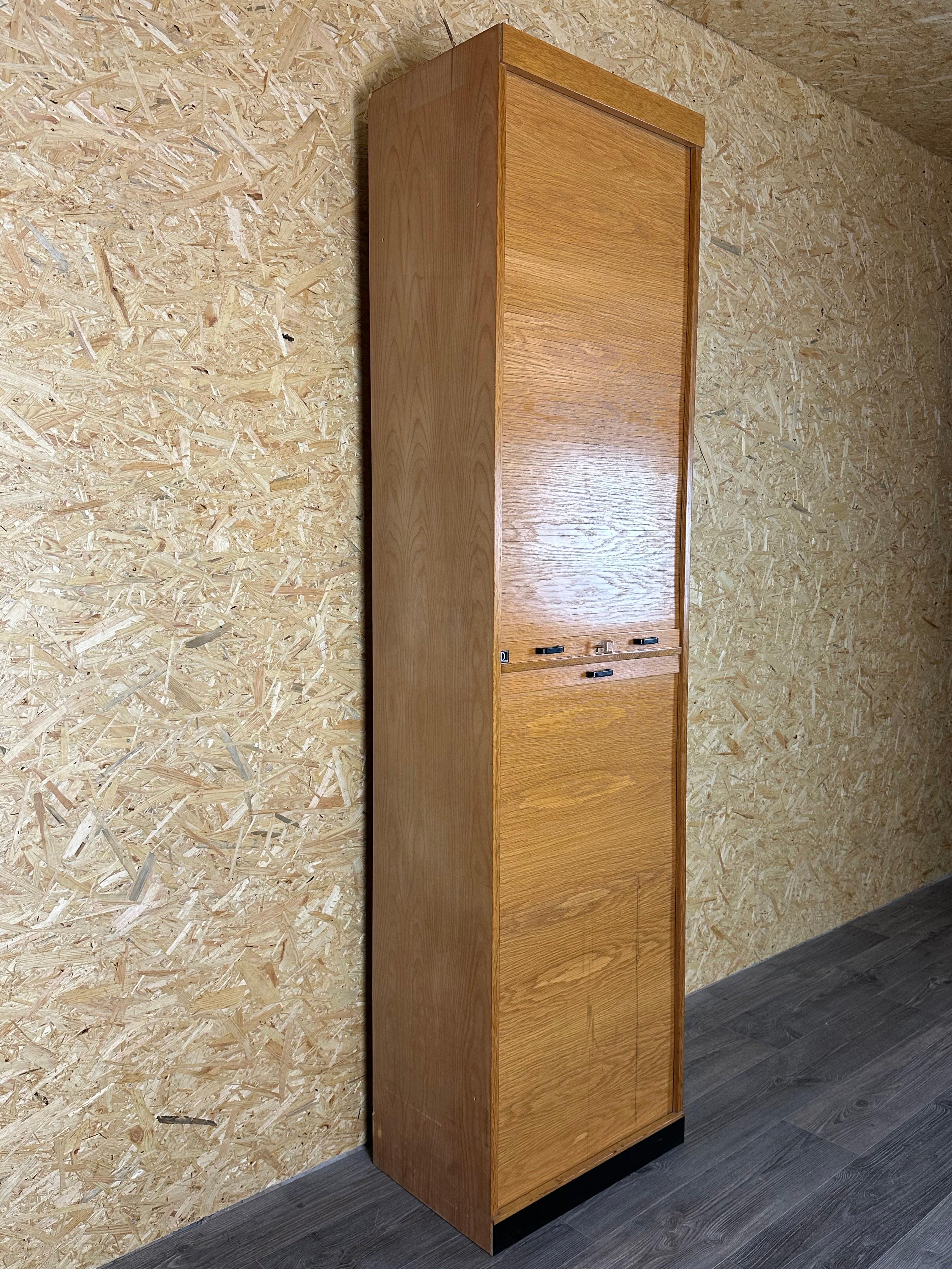 50s 60s roller shutter cabinet office cabinet filing cabinet mid century design In Good Condition For Sale In Neuenkirchen, NI
